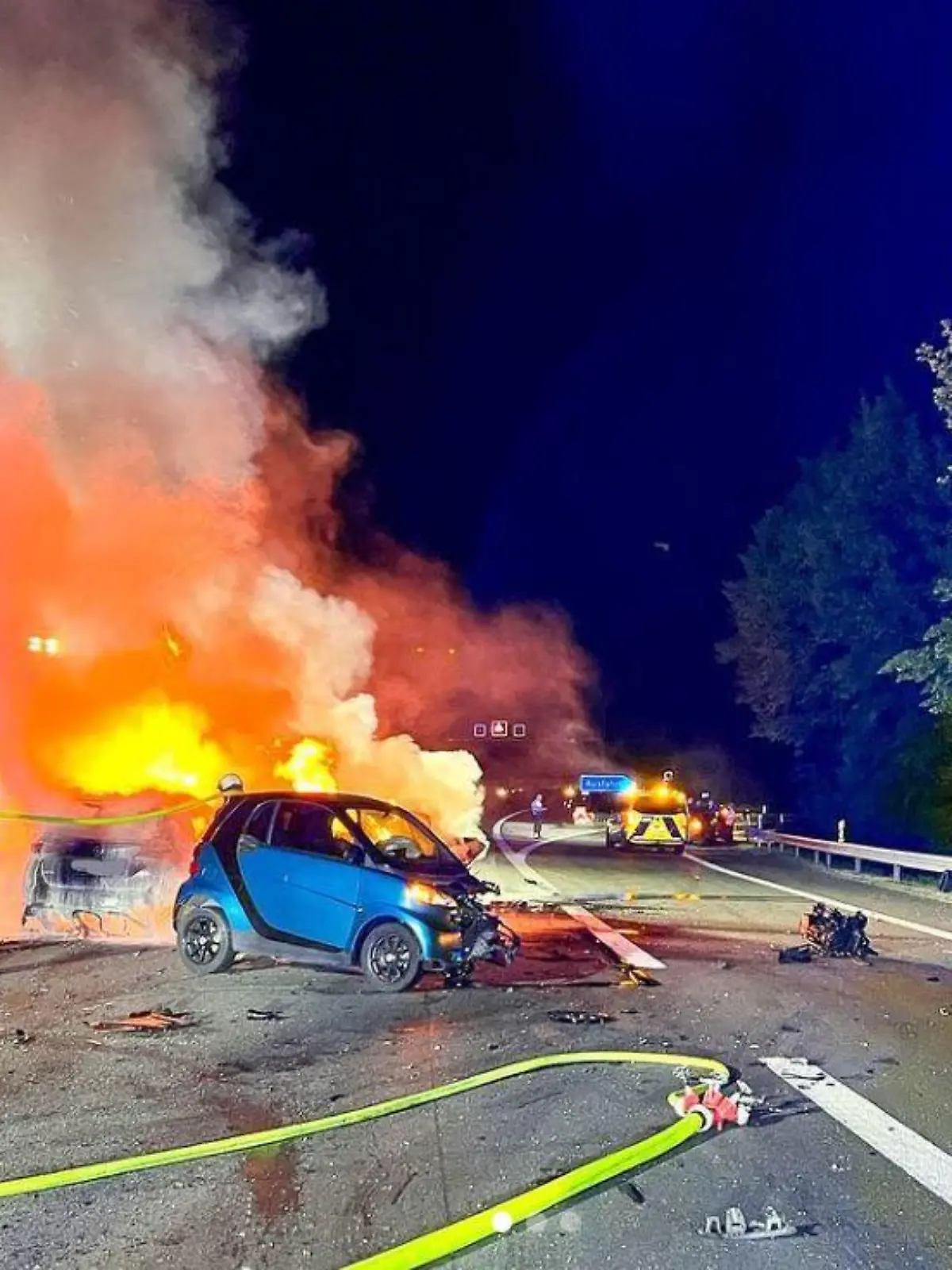 Bei einem Verkehrsunfall mit fünf Autos auf der A43 bei Bochum sind in der Nacht zu Montag 17 Menschen verletzt worden - einer davon lebensgefährlich.