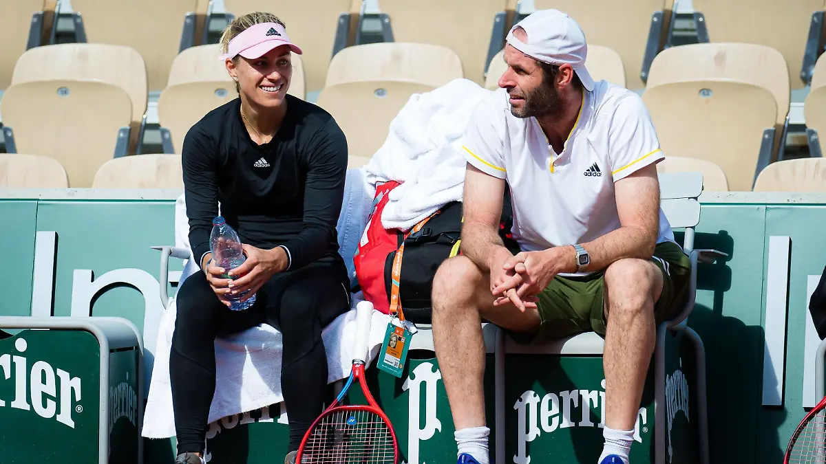 Mandatory Credit: Photo by Rob Prange/Shutterstock 11976922cp Angelique Kerber of Germany with coach Torben Beltz during practice ahead of the 2021 Roland Garros Grand Slam Tournament French Open Tennis, Friday Previews, Roland Garros, Paris, France - 28 May 2021 French Open Tennis, Friday Previews, Roland Garros, Paris, France - 28 May 2021 PUBLICATIONxINxGERxSUIxAUTXHUNxGRExMLTxCYPxROMxBULxUAExKSAxONLY Copyright: xRobxPrange/Shutterstockx 11976922cp 