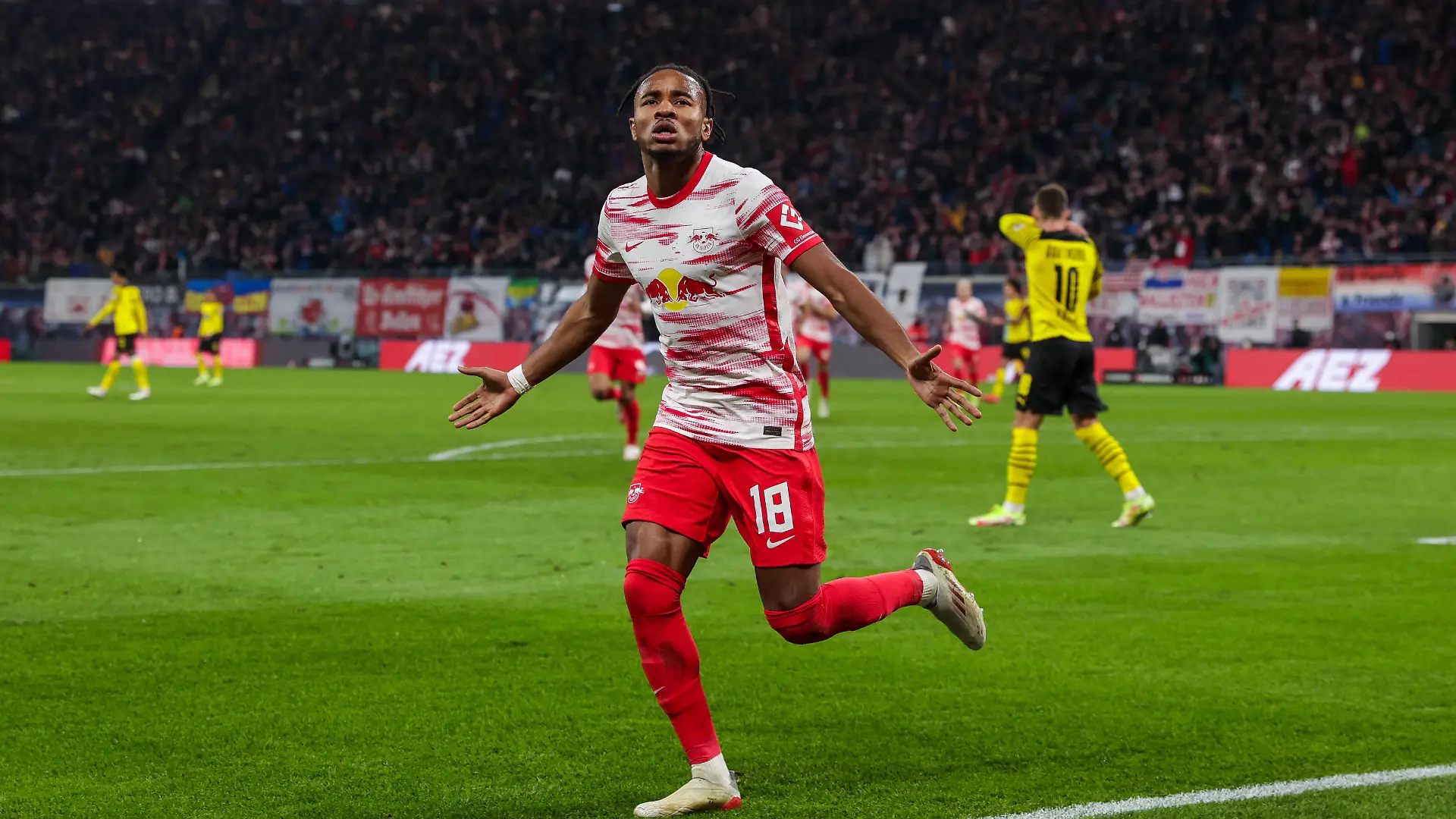 06.11.2021, Fussball, Saison 2021/2022, 1. Bundesliga, 11. Spieltag, RB Leipzig - Borussia Dortmund, Christopher Nkunku RB Leipzig bejubelt den Treffer zum 1:0. Foto: Dennis Ewert/RHR-FOTO Leipzig RB Arena Sachsen Deutschland xRHR-FOTO/DEx *** 06 11 2021, Football, 2021 2022 season, 1 Bundesliga, Matchday 11, RB Leipzig Borussia Dortmund, Christopher Nkunku RB Leipzig celebrates scoring 1 0 Photo Dennis Ewert RHR FOTO Leipzig RB Arena Sachsen Germany xRHR FOTO DEx