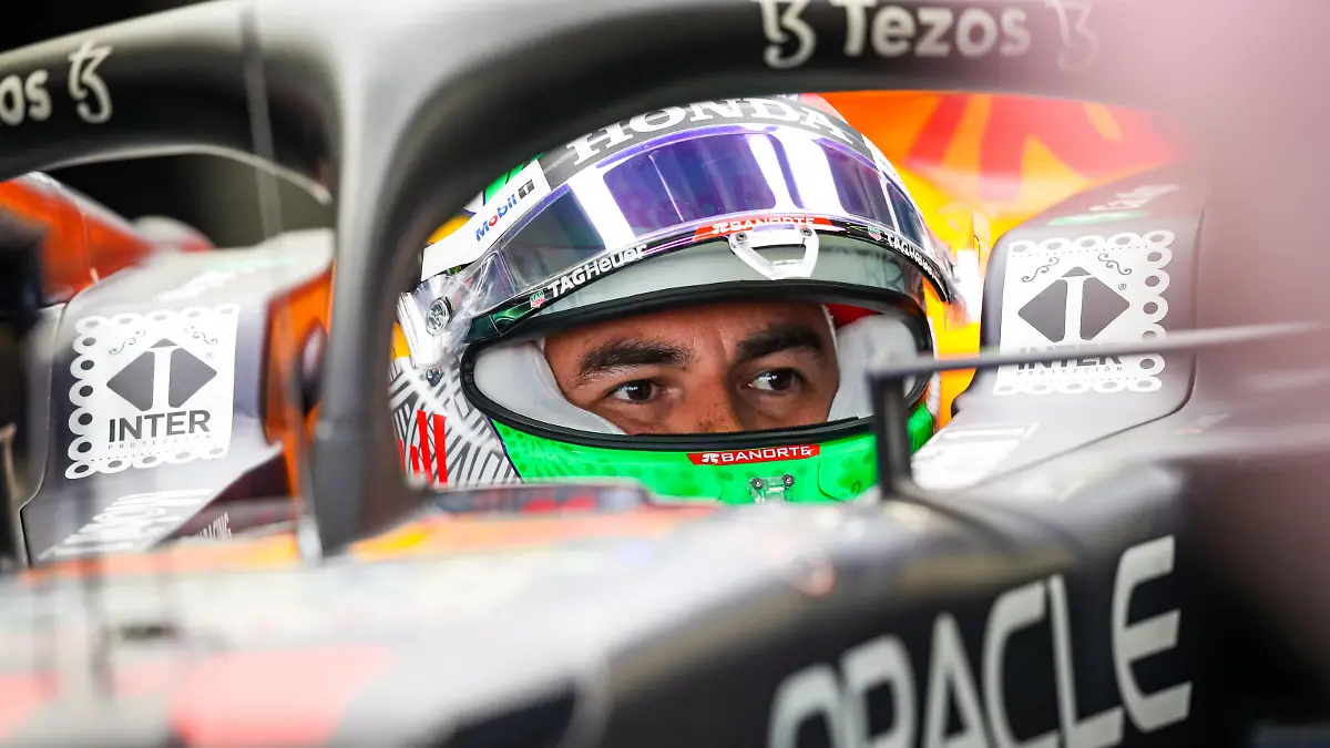 PEREZ Sergio mex, Red Bull Racing Honda RB16B, portrait during the Formula 1 Gran Premio De La Ciudad De Mexico 2021, Mexico City Grand Prix, 18th round of the 2021 FIA Formula One World Championship, WM, Weltmeisterschaft from November 5 to 7, 2021 on the Autodromo Hermanos Rodriguez, in Mexico City, Mexico - F1 - MEXICO CITY GRAND PRIX 2021 DPPI/Panoramic PUBLICATIONxNOTxINxFRAxITAxBEL 20211106_GOODEN_FGO00664