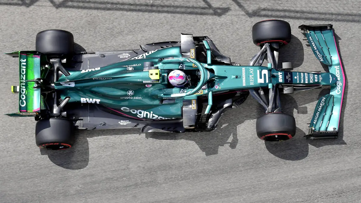 VETTEL Sebastian Aston Martin F1 Team FIA Formel 1 Saison 2021 in Imola am 17. 04. 2021 in Imola *** VETTEL Sebastian Aston Martin F1 Team FIA Formula 1 Season 2021 at Imola on 17 04 2021 at Imola