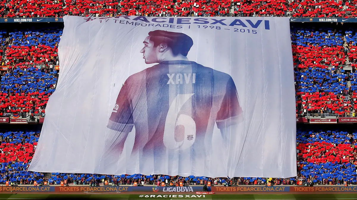 FILE PHOTO: Supporters display a giant banner of Barcelona's Xavi Hernandez during their Spanish first division soccer match against Deportivo de la Coruna at Camp Nou stadium in Barcelona, Spain, May 23, 2015. Xavi announced on Thursday his retirement from Barcelona at the end of the current season. He will play next season at Al Sadd in Qatar. The banner reads: "Thanks Xavi, 17 seasons 1998-2015". REUTERS/Albert Gea/File Photo