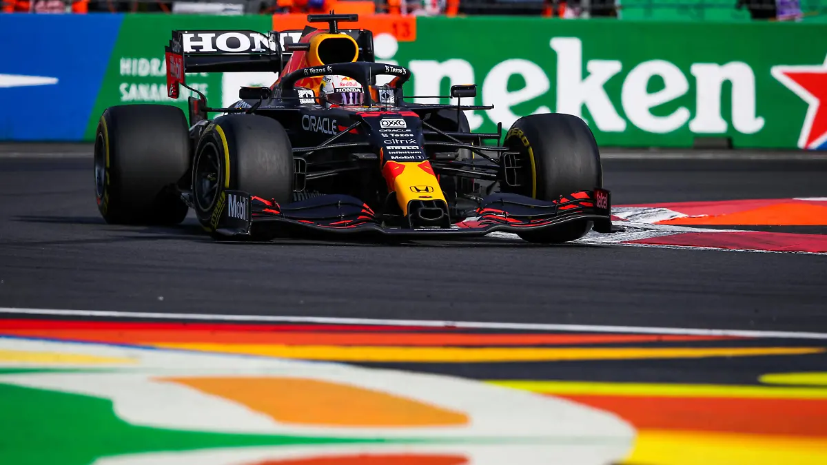  33 VERSTAPPEN Max nld, Red Bull Racing Honda RB16B, action during the Formula 1 Gran Premio De La Ciudad De Mexico 2021, Mexico City Grand Prix, 18th round of the 2021 FIA Formula One World Championship, WM, Weltmeisterschaft from November 5 to 7, 2021 on the Autodromo Hermanos Rodriguez, in Mexico City, Mexico - F1 - MEXICO CITY GRAND PRIX 2021 DPPI/Panoramic PUBLICATIONxNOTxINxFRAxITAxBEL 20211105_GOODEN_FGO00102