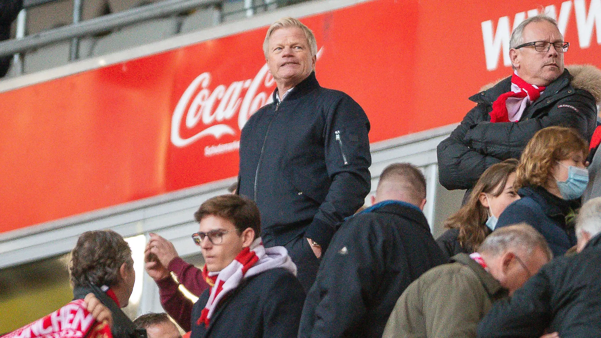 Oliver Kahn Vorstand Vors. FC Bayern Muenchen AG, GER, FC Bayern Muenchen vs. SC Freiburg, Fussball, Bundesliga, 11. Spieltag, Spielzeit 2021/2022, 06.11.2021, DFB/DFL regulations prohibit any use of photographs as image sequences and/or quasi-video., GER, FC Bayern Muenchen vs. SC Freiburg, Fussball, Bundesliga, 11. Spieltag, Spielzeit 2021/2022, 06.11.2021 Muenchen *** Oliver Kahn Board of Directors Vors FC Bayern Muenchen AG , GER, FC Bayern Muenchen vs SC Freiburg, Football, Bundesliga, 11 Spieltag, Spielzeit 2021 2022, 06 11 2021, DFB DFL regulations prohibit any use of photographs as image sequences and or quasi video , GER, FC Bayern Muenchen vs SC Freiburg, Football, Bundesliga, 11 Spieltag, Spielzeit 2021 2022, 06 11 2021 Muenchen Copyright: xEibner-Pressefoto/SaschaxWaltherx EP_EER