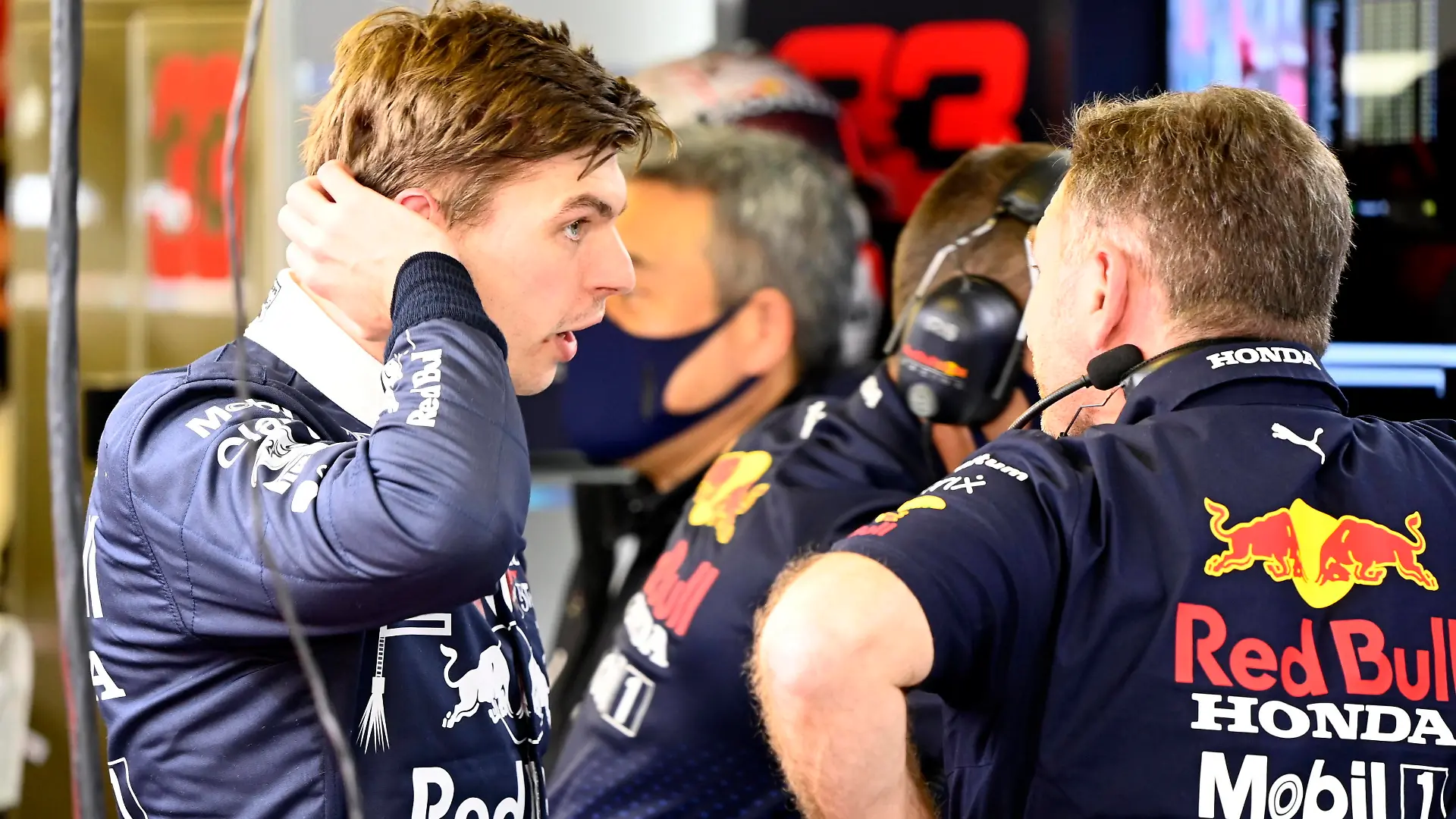 Formula 1 2021: Mexican GP AUTODROMO HERMANOS RODRIGUEZ, MEXICO - NOVEMBER 05: Max Verstappen, Red Bull Racing, with Christian Horner, Team Principal, Red Bull Racing during the Mexican GP at Autodromo Hermanos Rodriguez on Friday November 05, 2021 in Mexico City, Mexico. Photo by Mark Sutton / Sutton Images Images PUBLICATIONxINxGERxSUIxAUTxHUNxONLY GP2118_230619_MS22456