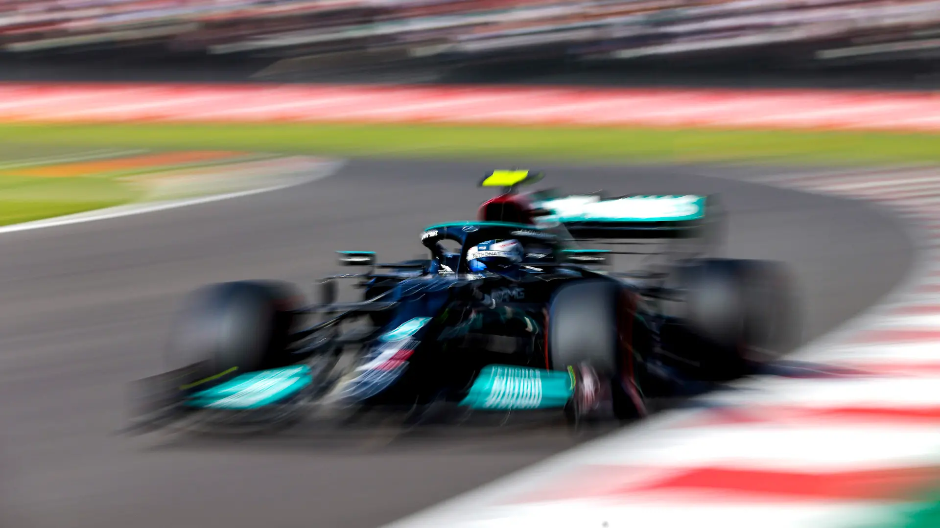 Formula 1 2021: Mexican GP AUTODROMO HERMANOS RODRIGUEZ, MEXICO - NOVEMBER 05: Valtteri Bottas, Mercedes W12 during the Mexican GP at Autodromo Hermanos Rodriguez on Friday November 05, 2021 in Mexico City, Mexico. Photo by Glenn Dunbar / LAT Images Images PUBLICATIONxINxGERxSUIxAUTxHUNxONLY GP2118_213031_J5A0882