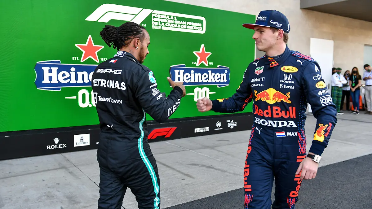 Mexican Grand Prix - Qualifying - Autodromo Hermanos Rodriguez. (L to R): Lewis Hamilton (GBR) Mercedes AMG F1 and Max Verstappen (NLD) Red Bull Racing in qualifying parc ferme. Mexican Grand Prix, Saturday 6th November 2021. Mexico City, Mexico. FIA Pool Image for Editorial Use Only URN:63572123