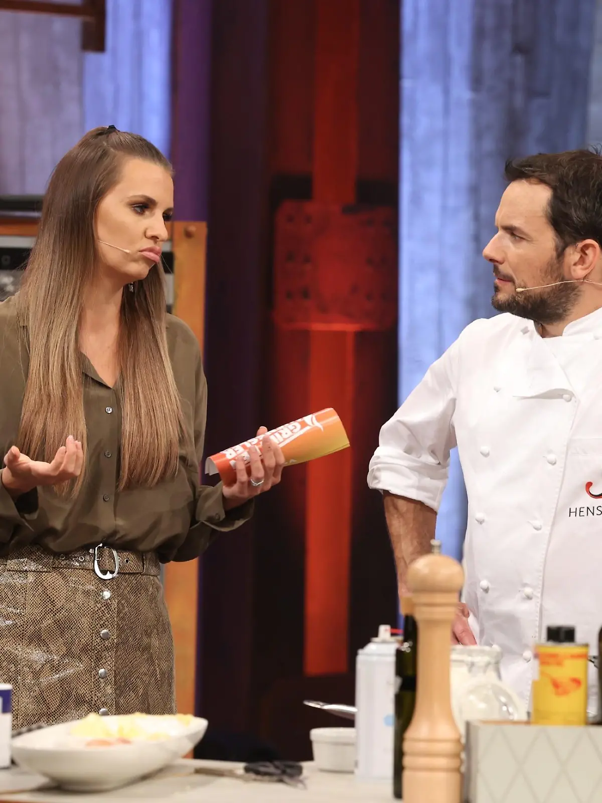 Moderation Laura Wontorra und Profikoch Steffen Henssler

Die Verwendung des sendungsbezogenen Materials ist nur mit dem Hinweis und Verlinkung auf TVNOW gestattet.