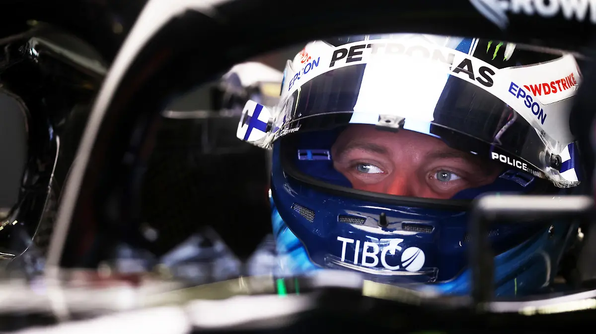 MEXICO CITY, MEXICO - NOVEMBER 05: Valtteri Bottas of Finland and Mercedes GP prepares to drive in the garage during practice ahead of the F1 Grand Prix of Mexico at Autodromo Hermanos Rodriguez on November 05, 2021 in Mexico City, Mexico. (Photo by Lars Baron/Getty Images)