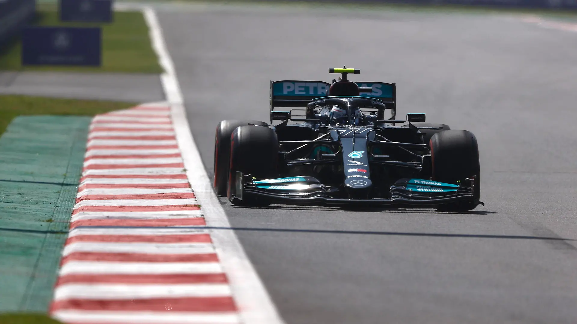 Formula 1 2021: Mexican GP AUTODROMO HERMANOS RODRIGUEZ, MEXICO - NOVEMBER 05: Valtteri Bottas, Mercedes W12 during the Mexican GP at Autodromo Hermanos Rodriguez on Friday November 05, 2021 in Mexico City, Mexico. Photo by Andy Hone / LAT Images Images PUBLICATIONxINxGERxSUIxAUTxHUNxONLY GP2118_183743_ONZ4423