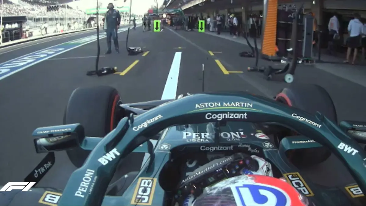 Kurios: Sebastian Vettel hielt im 2. Mexiko-Training nicht bei Aston Martin, sondern bei McLaren.