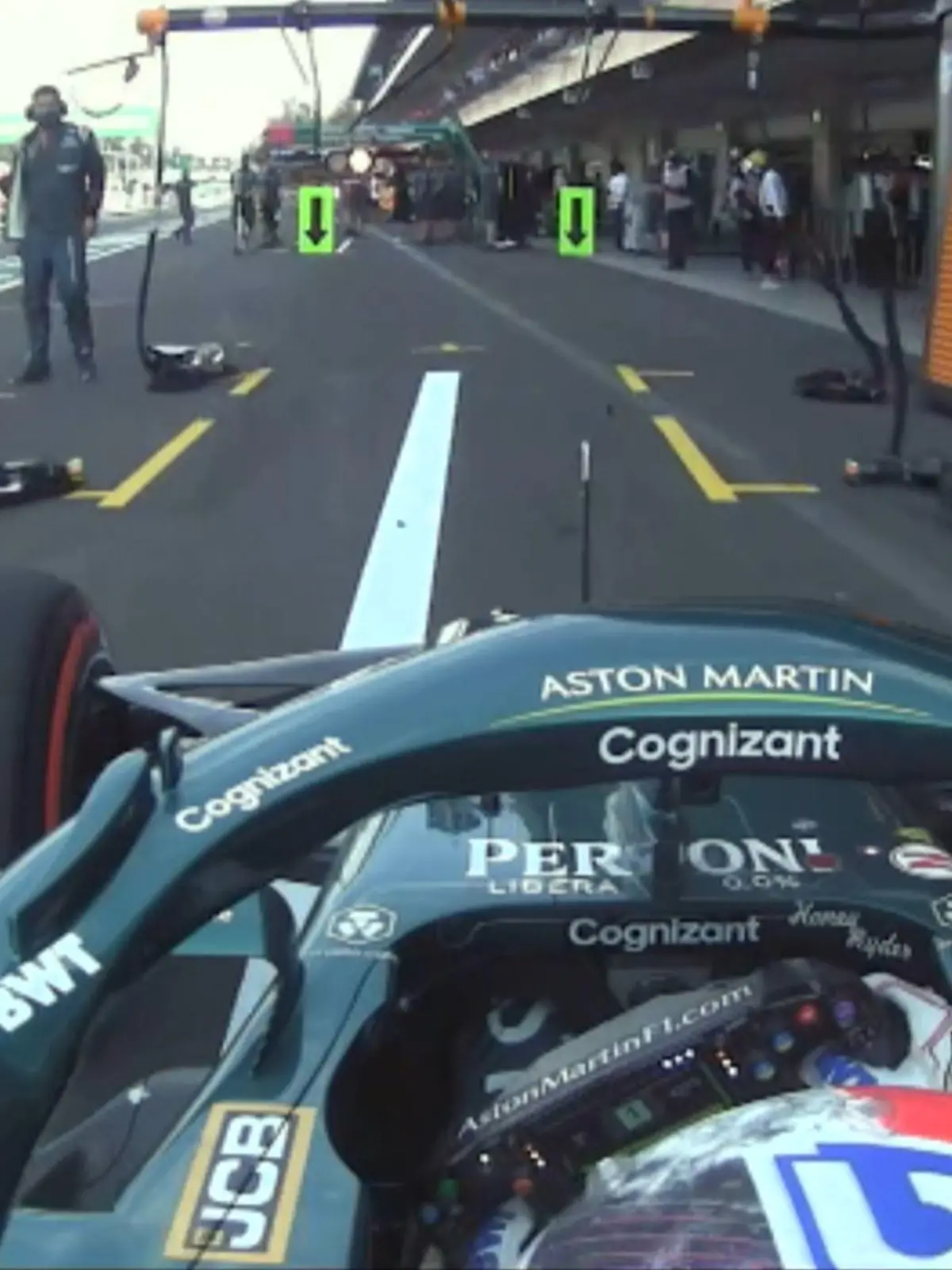 Kurios: Sebastian Vettel hielt im 2. Mexiko-Training nicht bei Aston Martin, sondern bei McLaren.