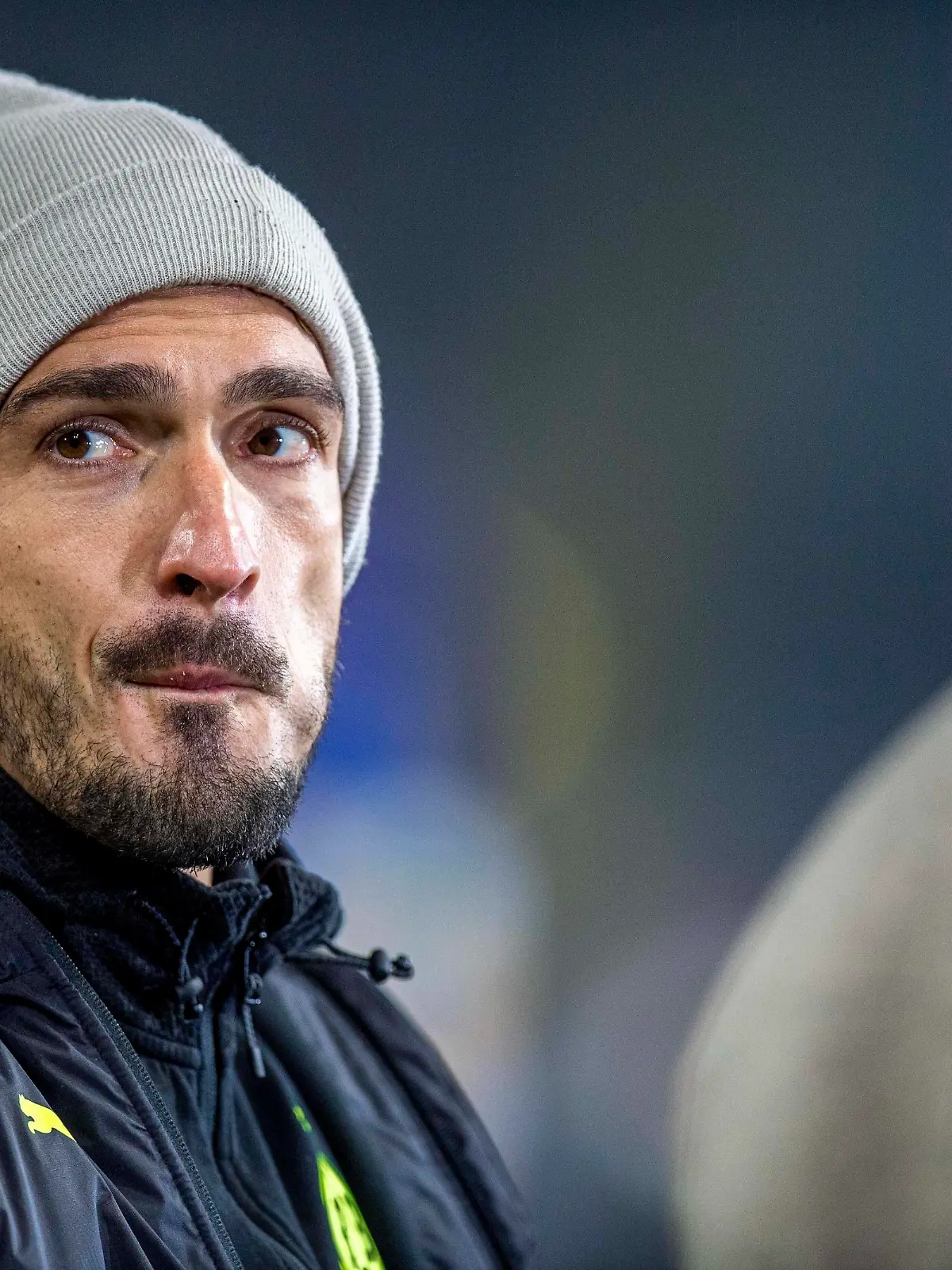 Fußball: UEFA Champions League, 4. Spieltag, Borussia Dortmund - Ajax Amsterdam am 03.11.2021 im Signal-Iduna-Park in Dortmund Nordrhein-Westfalen. Dortmunds Mats Hummels schaut grimmig. UEFA REGULATIONS PROHIBIT ANY USE OF PHOTOGRAPHS AS IMAGE SEQUENCES AND/OR QUASI-VIDEO. *** Football UEFA Champions League, Matchday 4, Borussia Dortmund Ajax Amsterdam on 03 11 2021 at Signal Iduna Park in Dortmund North Rhine Westphalia Dortmunds Mats Hummels looks grim UEFA REGULATES PROHIBIT ANY USE OF PHOTOGRAPHS AS IMAGE SEQUENCES AND OR QUASI VIDEO Copyright: xChristopherxNeundorfx 