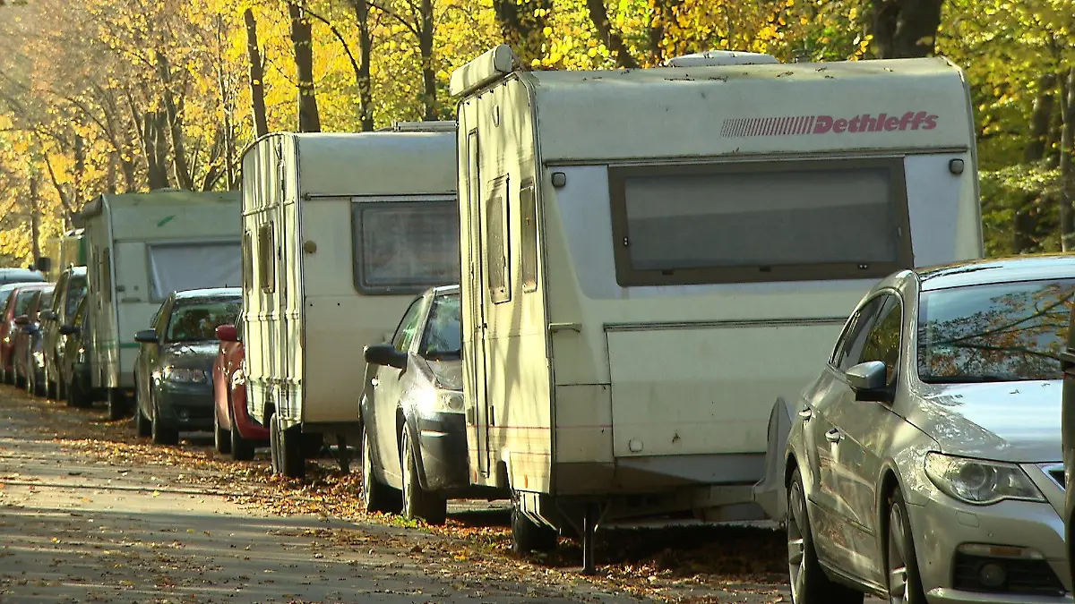 Auto, Wohnmobil, Auto, Wohnmobil - ein typisches Bild in Kiels Straßen.