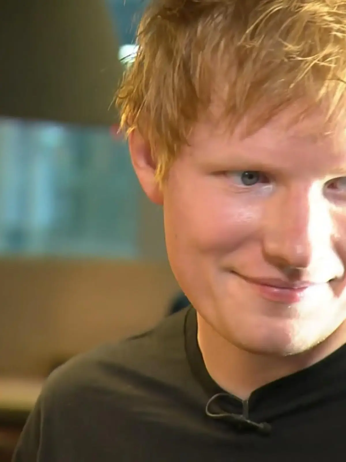 Bild zu: "Ed Sheeran überrascht mit Klo-Beichte"