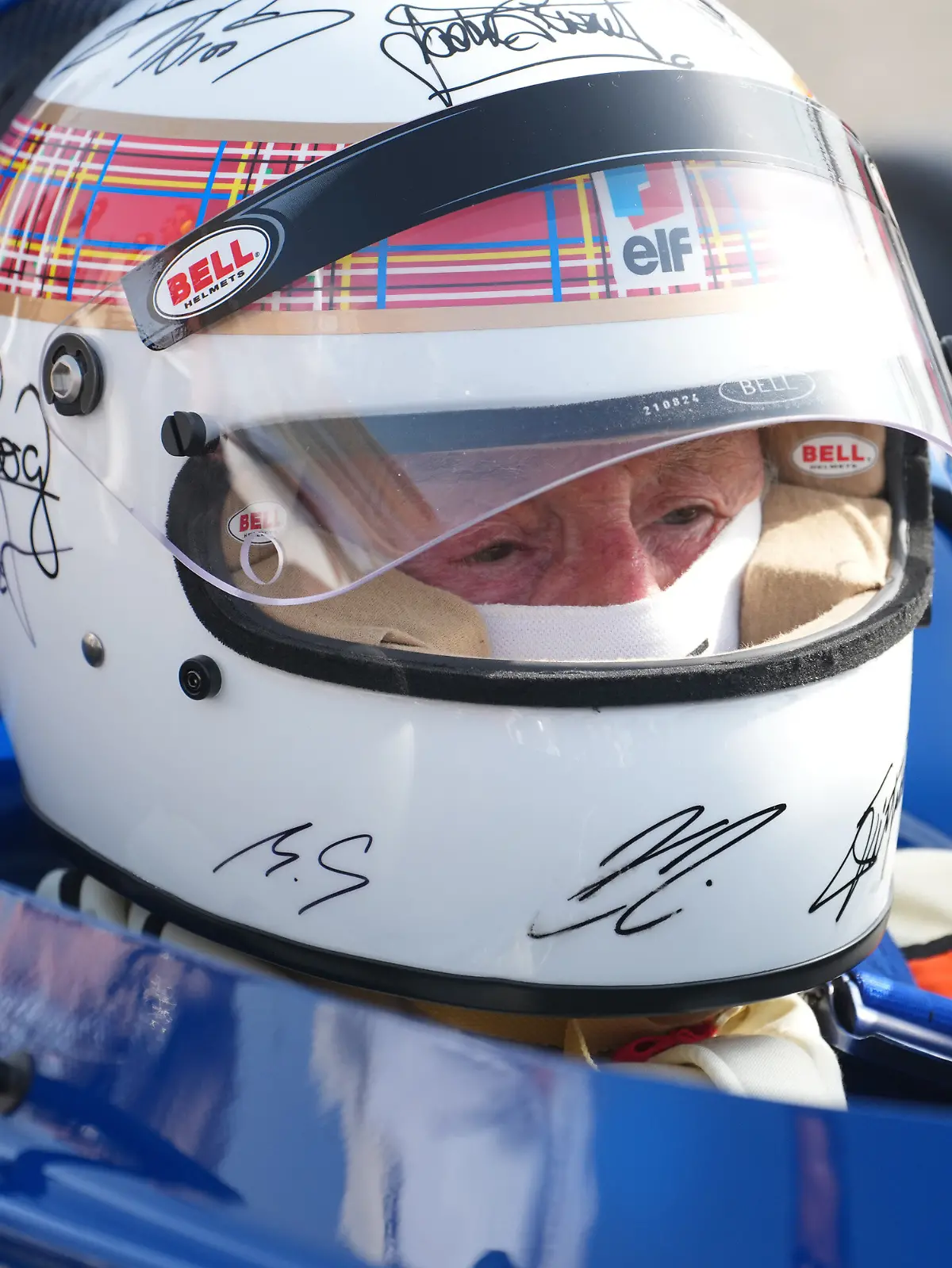 13.04.2025, Bahrain International Circuit, Sakhir, Formula 1 Gulf Air Bahrain Grand Prix 2025 ,pictured Triple F1 World Champion, Sir Jackie Stewart, drives his Tyrrell 006 race in Bahrain to benefit the global Race Against Dementia foundation. He is wearing a helmet signed by celebrities, including a recent signature from Michael Schumacher.