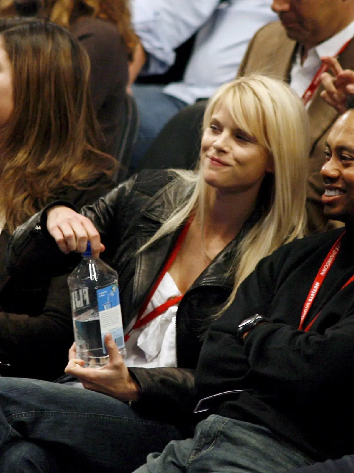 epa01281354 Tiger Woods (R) and wife Elin Nordegren (C) and Roger Federer's girlfriend Miroslava Vavrinec watch the NetJets Showdown Pete Sampras vs Roger Federer exhibition match at Madison Square Garden in New York, USA 10 March 2008. EPA/JASON SZENES