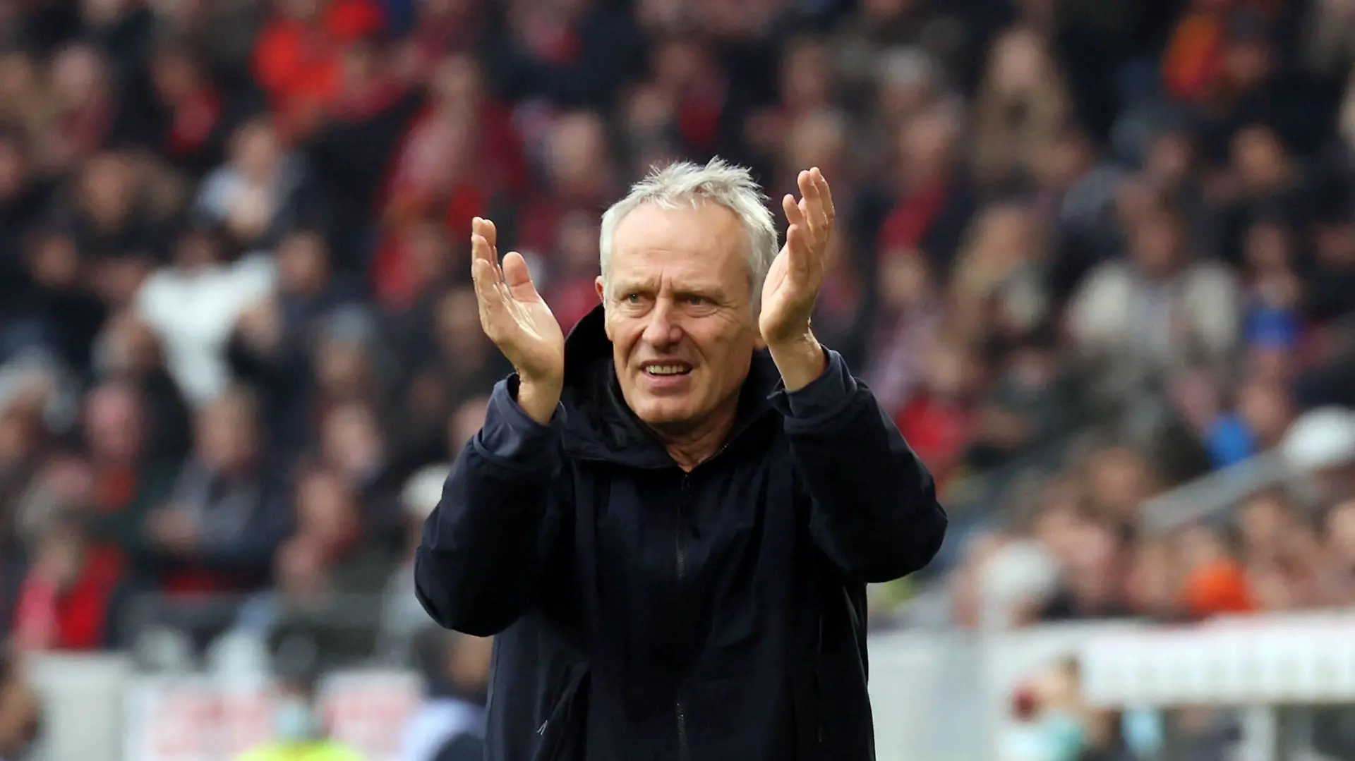 30.10.21 SC Freiburg - SpVgg Greuther Fürth Deutschland, Freiburg, 30.10.2021, Fussball, Bundesliga, SC Freiburg - SpVgg Greuther Fürth: Christian Streich Trainer SC Freiburg. *** 30 10 21 SC Freiburg SpVgg Greuther Fürth Germany, Freiburg, 30 10 2021, football, Bundesliga, SC Freiburg SpVgg Greuther Fürth Christian Streich coach SC Freiburg
