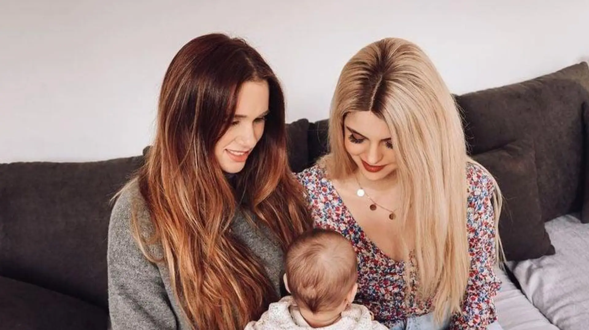 Nessi und Ina von Coupleontour mit ihrem Baby