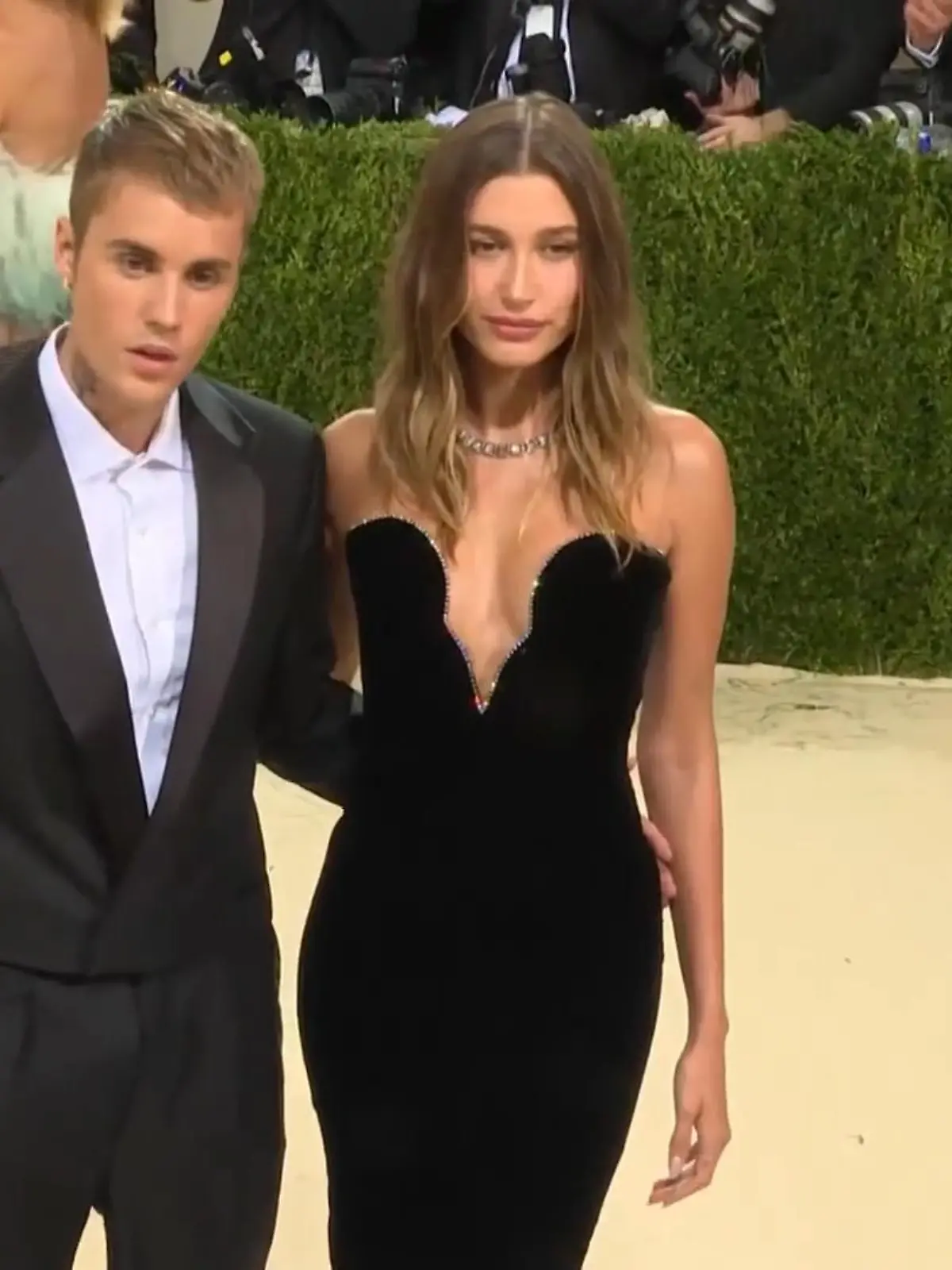 Bild zu: "Hailey Bieber: Ist Justin nicht nett zu ihr?"
