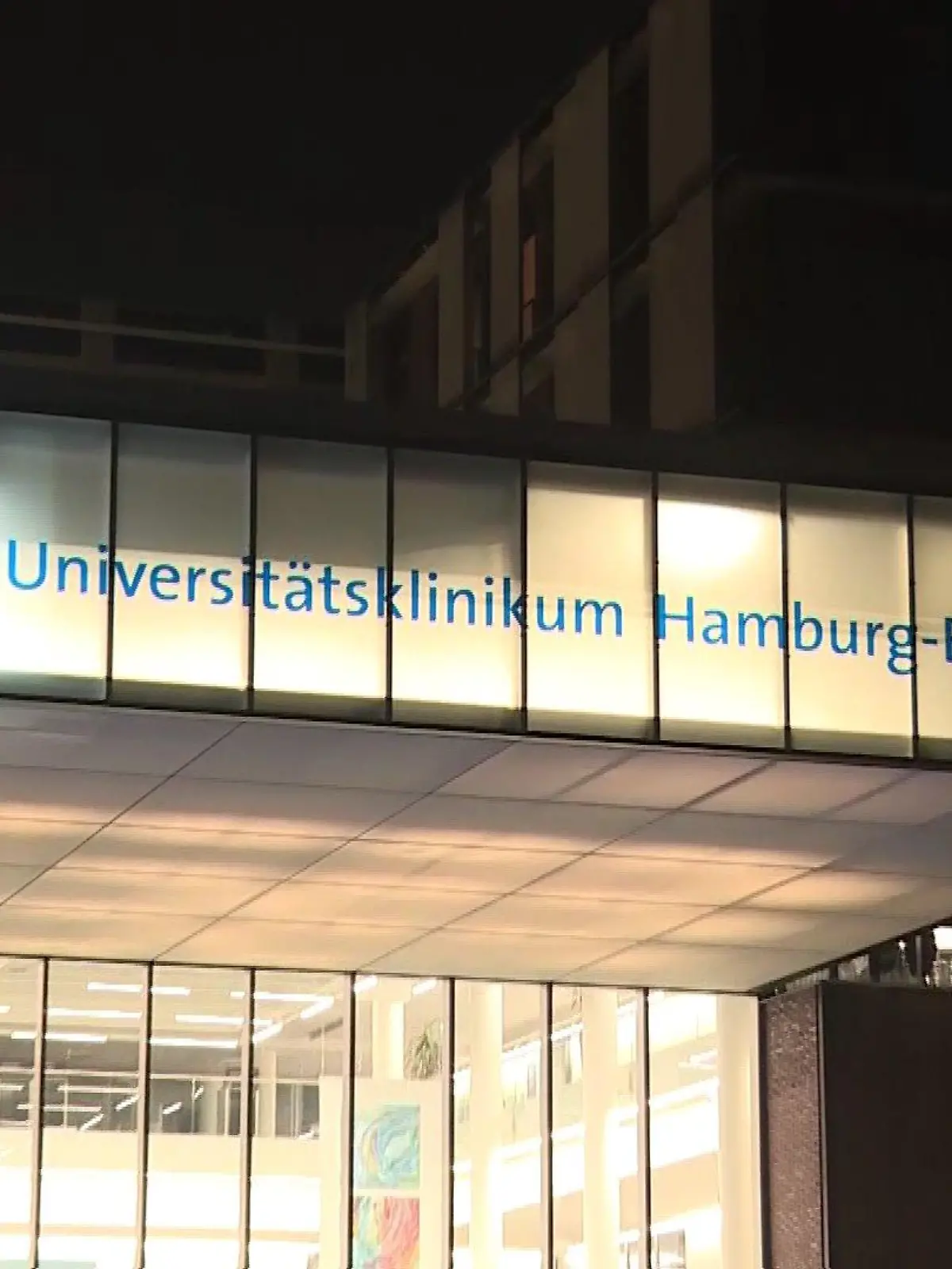 Im Universitätsklinikum Hamburg-Eppendorf wird untersucht, ob der Tod des Kindes auf die Corona-Impfung zurückzuführen ist.