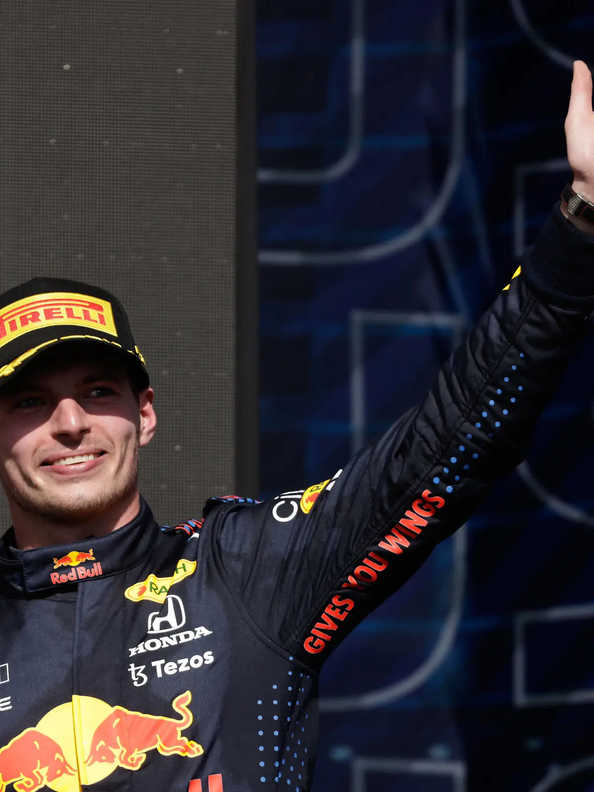  Formula 1 2021: United States GP CIRCUIT OF THE AMERICAS, UNITED STATES OF AMERICA - OCTOBER 24: Max Verstappen, Red Bull Racing, 1st position, arrives on the podium during the United States GP at Circuit of the Americas on Sunday October 24, 2021 in Austin, United States of America. Photo by Glenn Dunbar / LAT Images Images PUBLICATIONxINxGERxSUIxAUTxHUNxONLY GP2117_195749_J5A5890