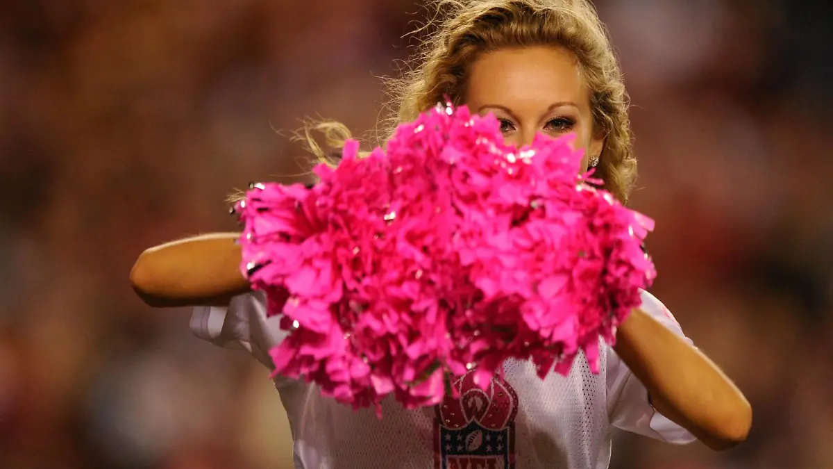 OCT 06, 2014 : Washington Redskins cheerleader perform during the Monday Night Football matchup between the Seattle Seahawks and the Washington Redskins at FedEx Field in Landover, MD. NFL American Football Herren USA 2014: Seahawks vs Redskins OCT 06 PUBLICATIONxINxGERxSUIxAUTxONLY - ZUMAcjm_
OCT 06 2014 Washington Redskins Cheerleader Perform during The Monday Night Football matchup between The Seattle Seahawks and The Washington Redskins AT FedEx Field in Landover MD NFL American Football men USA 2014 Seahawks vs Redskins OCT 06 PUBLICATIONxINxGERxSUIxAUTxONLY