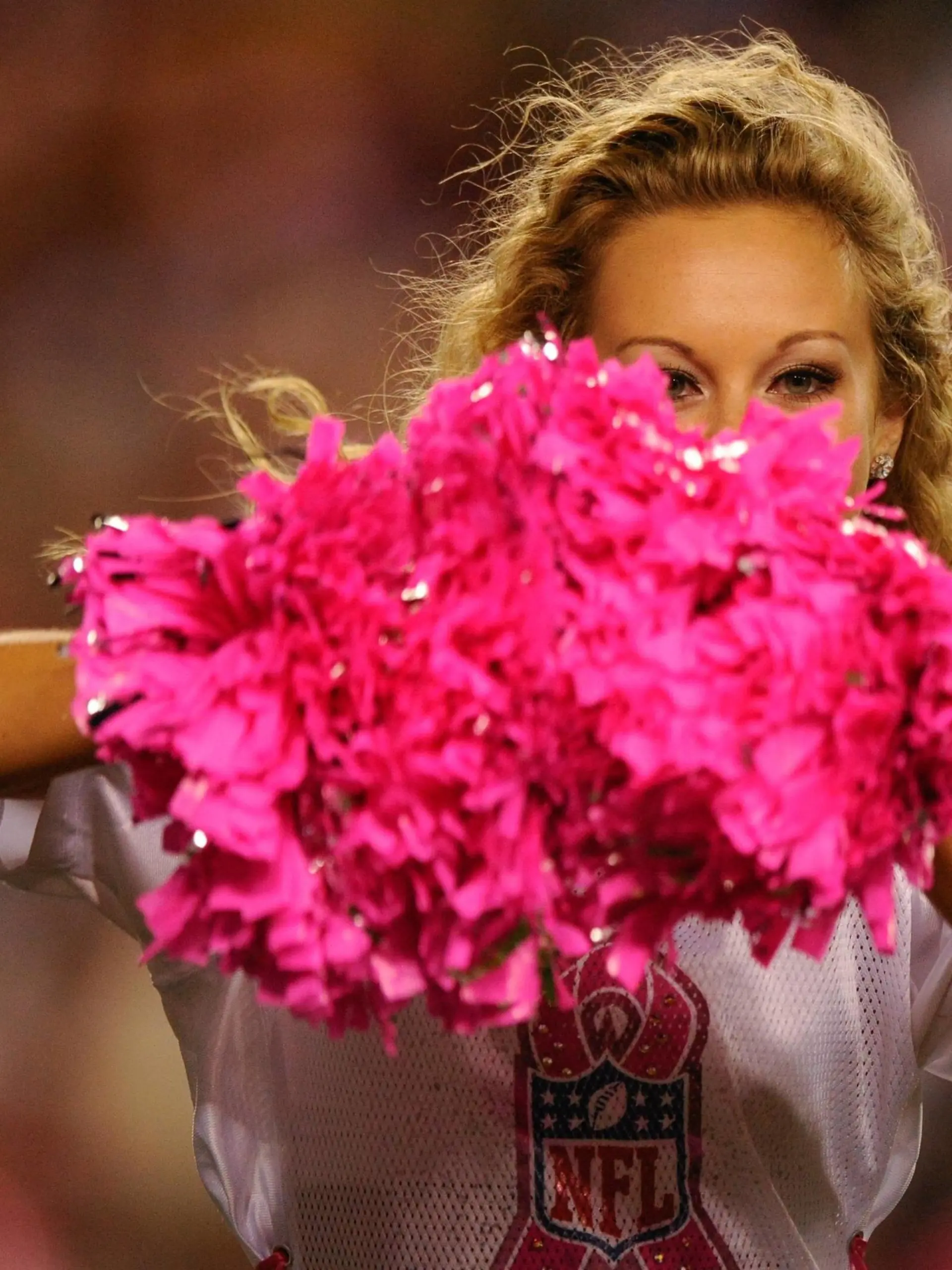 OCT 06, 2014 : Washington Redskins cheerleader perform during the Monday Night Football matchup between the Seattle Seahawks and the Washington Redskins at FedEx Field in Landover, MD. NFL American Football Herren USA 2014: Seahawks vs Redskins OCT 06 PUBLICATIONxINxGERxSUIxAUTxONLY - ZUMAcjm_

OCT 06 2014 Washington Redskins Cheerleader Perform during The Monday Night Football matchup between The Seattle Seahawks and The Washington Redskins AT FedEx Field in Landover MD NFL American Football men USA 2014 Seahawks vs Redskins OCT 06 PUBLICATIONxINxGERxSUIxAUTxONLY