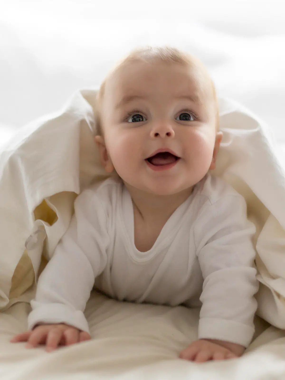 Baby im Schlafanzug.