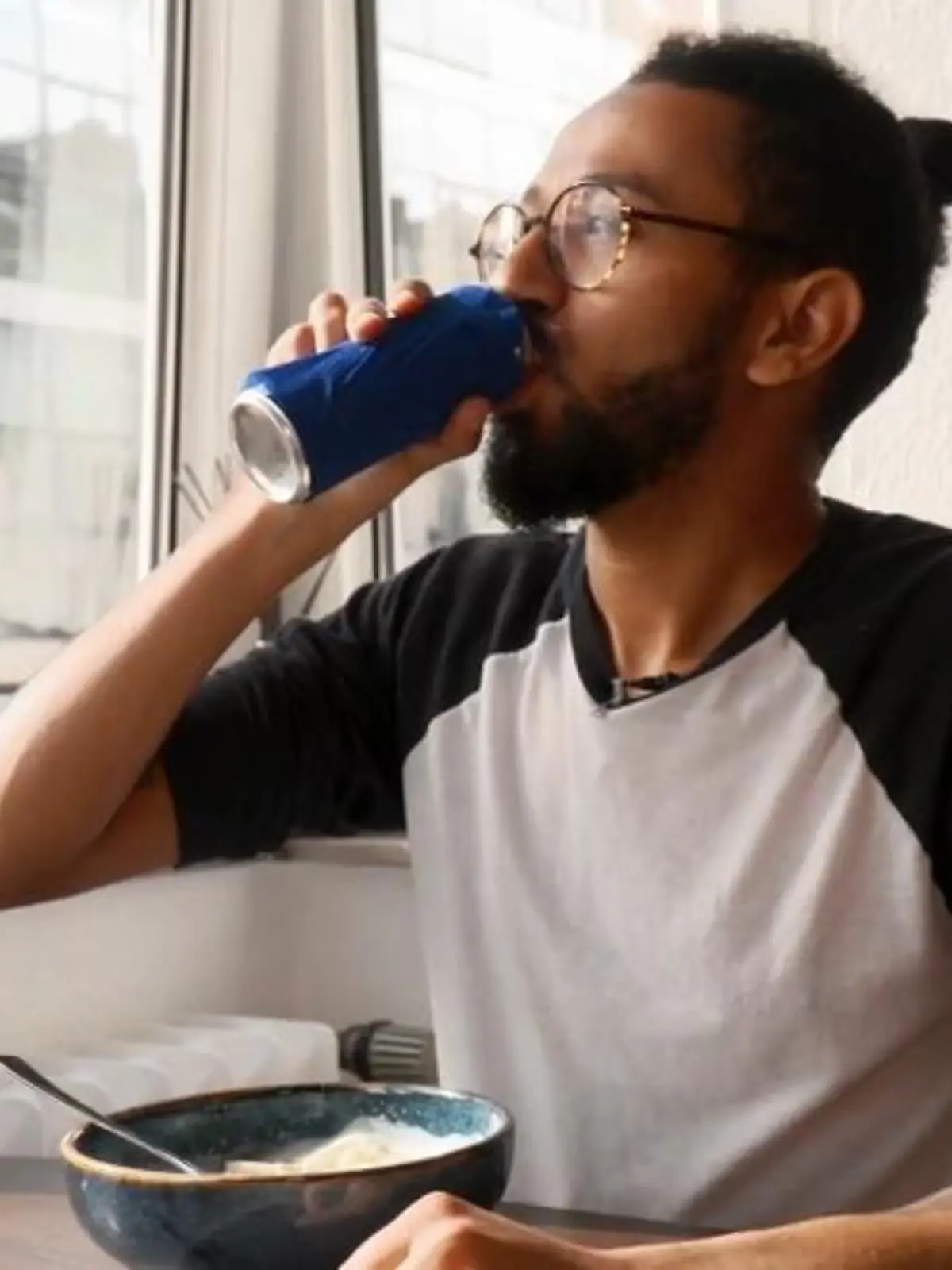 Energydrinks sollen die Konzentration steigern und leistungsfähiger machen. Doch immer wieder wird davor gewarnt, dass sie den Körper negativ beeinflussen können. Unser Reporter hat das gefährliche Experiment gewagt.