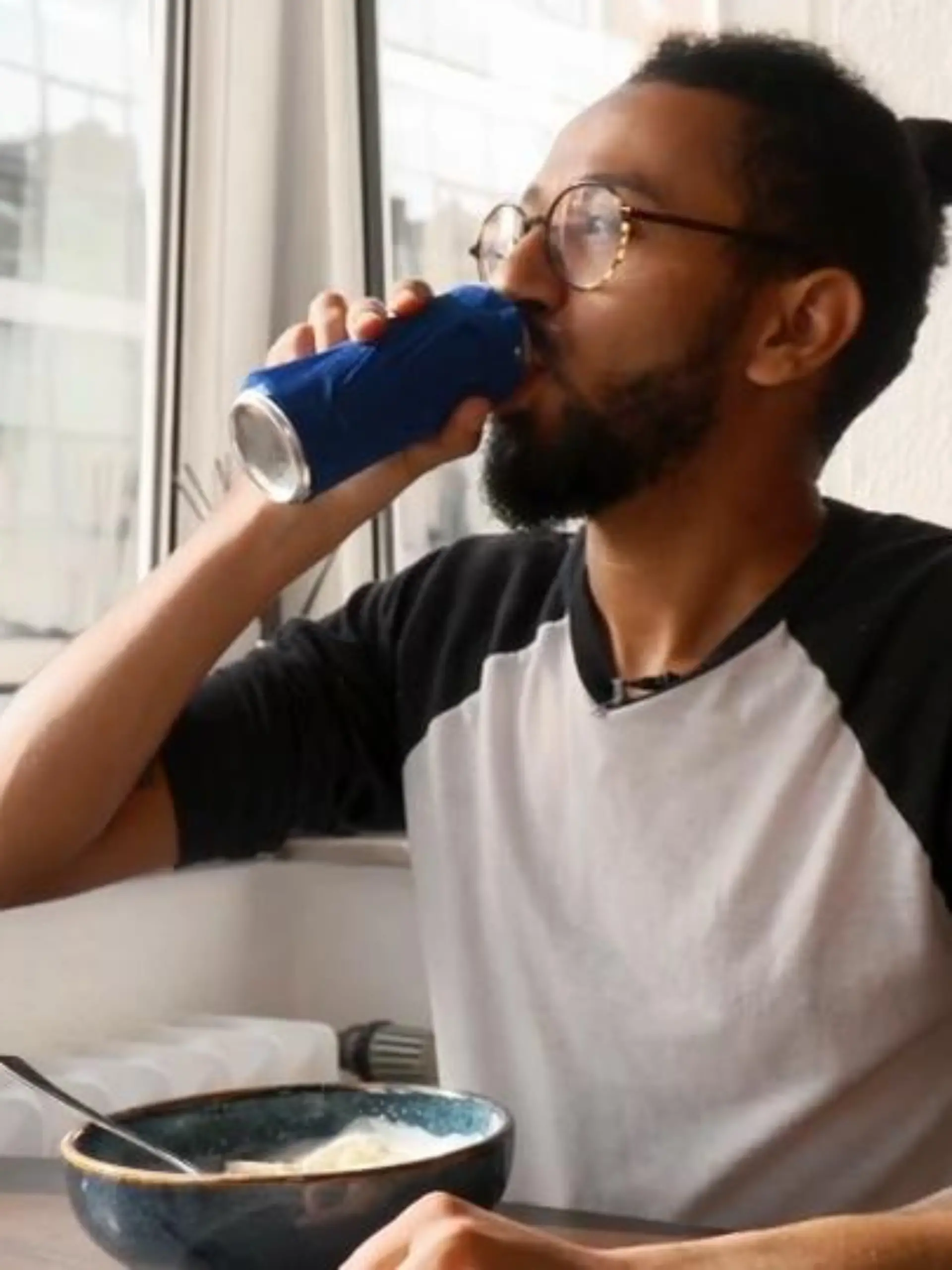 Energydrinks sollen die Konzentration steigern und leistungsfähiger machen. Doch immer wieder wird davor gewarnt, dass sie den Körper negativ beeinflussen können. Unser Reporter hat das gefährliche Experiment gewagt.