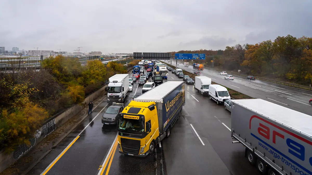 Der Unfall sorgte für eine Vollsperrung auf der A5.