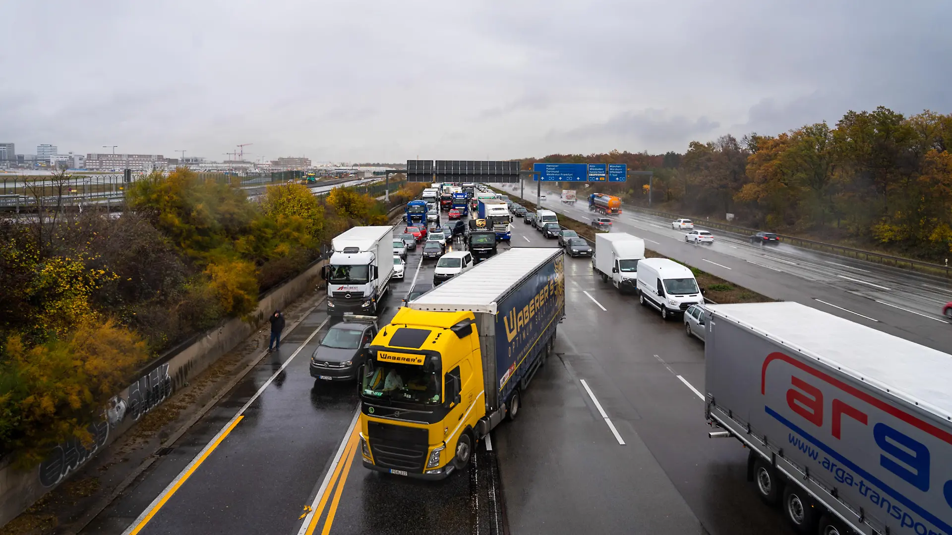 Der Unfall sorgte für eine Vollsperrung auf der A5.