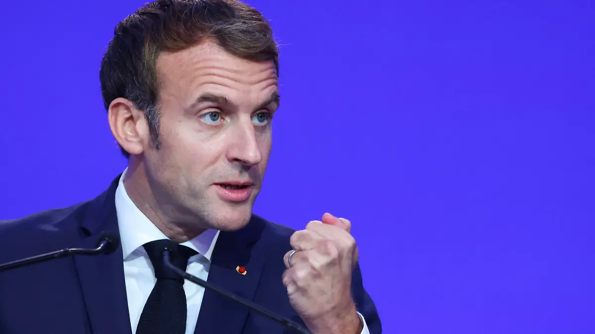 01.11.2021, Großbritannien, Glasgow: Emmanuel Macron, Präsident von Frankreich, spricht während der Eröffnungsfeier der UN-Klimakonferenz COP26. Macron hat Länder mit besonders hohen Treibhausgasemissionen zu engagierterer Klimapolitik aufgerufen. Foto: Yves Herman/Reuters Pool/AP/dpa +++ dpa-Bildfunk +++