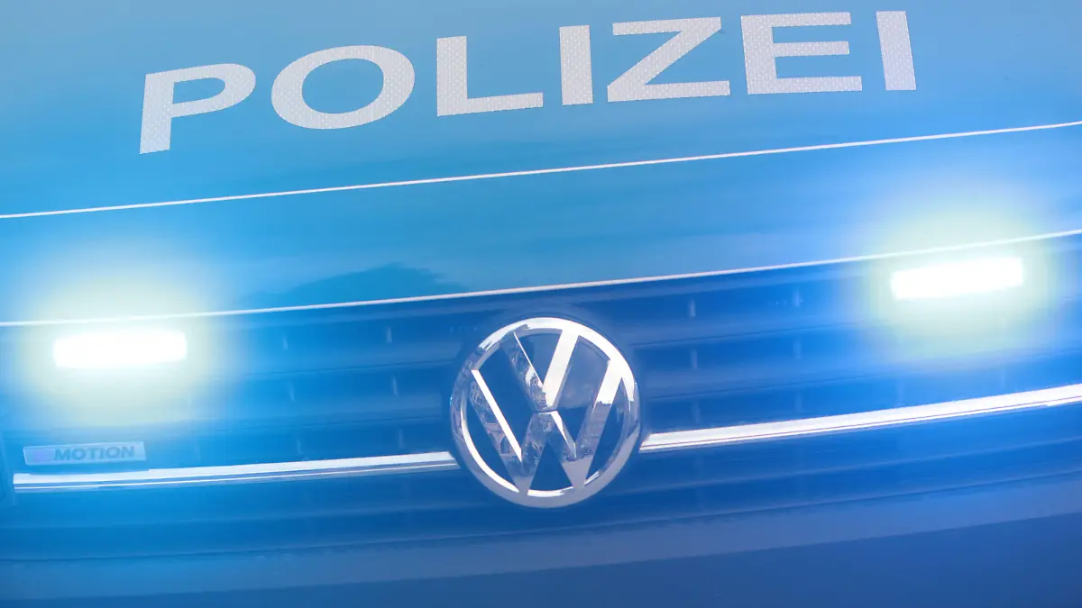 Einsatzwagen der Polizei bei einem Einsatz in der Innenstadt München, Bayern, Deutschland *** Police car during an operation in the city of Munich, Bavaria, Germany