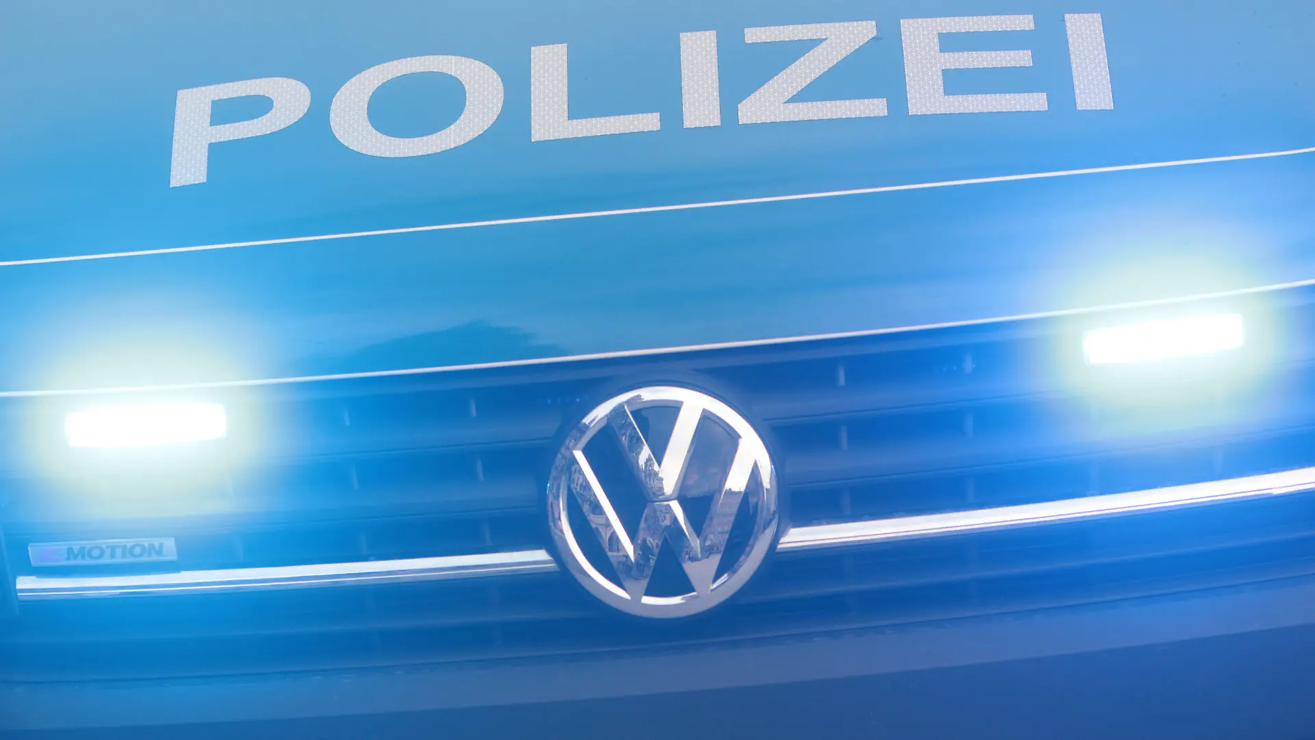 Einsatzwagen der Polizei bei einem Einsatz in der Innenstadt München, Bayern, Deutschland *** Police car during an operation in the city of Munich, Bavaria, Germany