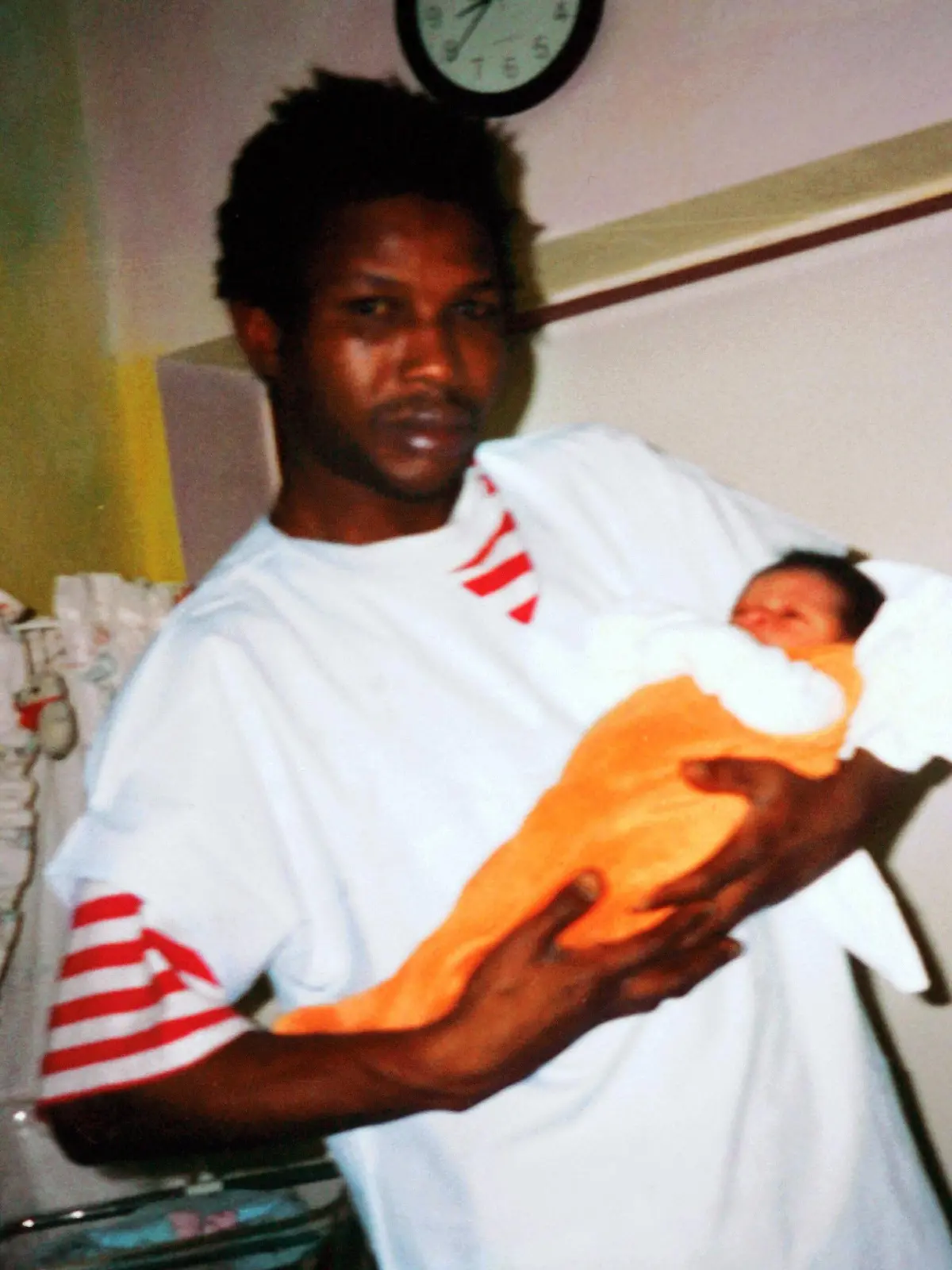 Oury Jalloh (SLE) mit Tochter Jessica - der aus Sierra Leone stammende Asylbewerber stirbt unter bislang nicht geklärten Umständen am 7. Januar 2005 in einer Zelle des Polizeireviers in Dessau  
