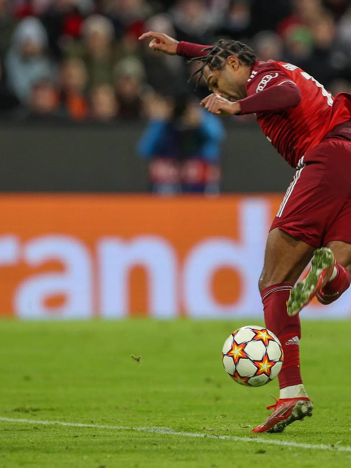  Serge Gnabry 7 FC Bayern Muenchen trifft das Tor mit der Hake zum 2:0, FC Bayern Muenchen vs. Benfica Lissabon, Champions League, Vorrunde, 02.11.2021 Muenchen Bayern Deutschland *** Serge Gnabry 7 FC Bayern Muenchen hits goal with hook to make it 2 0, FC Bayern Muenchen vs Benfica Lisbon, Champions League, preliminary round, 02 11 2021 Muenchen Bayern Germany Copyright: xkolbert-press/ChristianxKolbertx