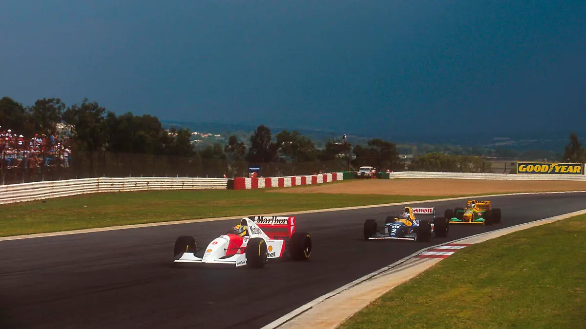  1993 South African Grand Prix. Kyalami, South Africa. 12-14 March 1993. Ayrton Senna McLaren MP4/8 Ford leads Alain Prost Williams FW15C Renault and Michael Schumacher Benetton B192B Ford. Ref-93 SA 01. World Copyright - LAT Photographic ACHTUNG AUFNAHMEDATUM GESCHÄTZT PUBLICATIONxINxGERxSUIxAUTxHUNxONLY open-uri20120928-5854-11w8v7z
