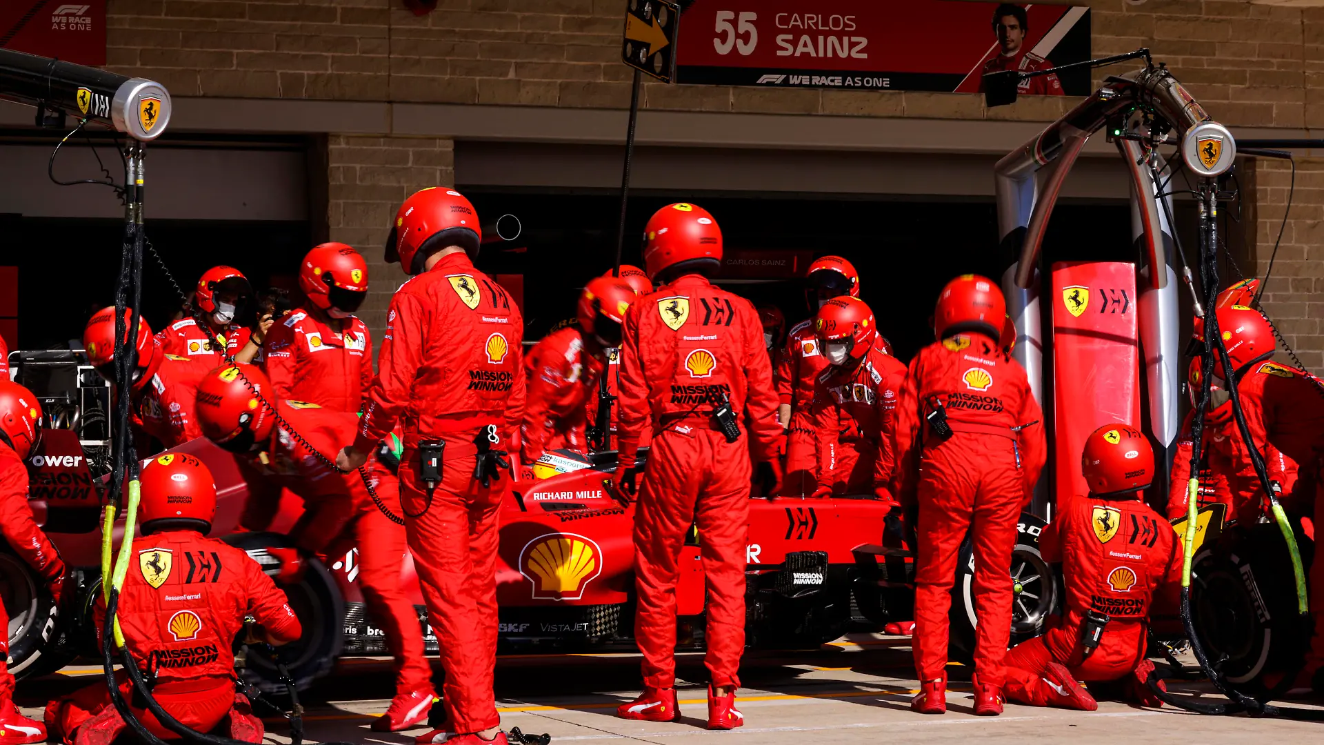  Formula 1 2021: United States GP CIRCUIT OF THE AMERICAS, UNITED STATES OF AMERICA - OCTOBER 24: Carlos Sainz, Ferrari SF21, in the pits during the United States GP at Circuit of the Americas on Sunday October 24, 2021 in Austin, United States of America. Photo by Glenn Dunbar / LAT Images Images PUBLICATIONxINxGERxSUIxAUTxHUNxONLY GP2117_185753_J5A5464