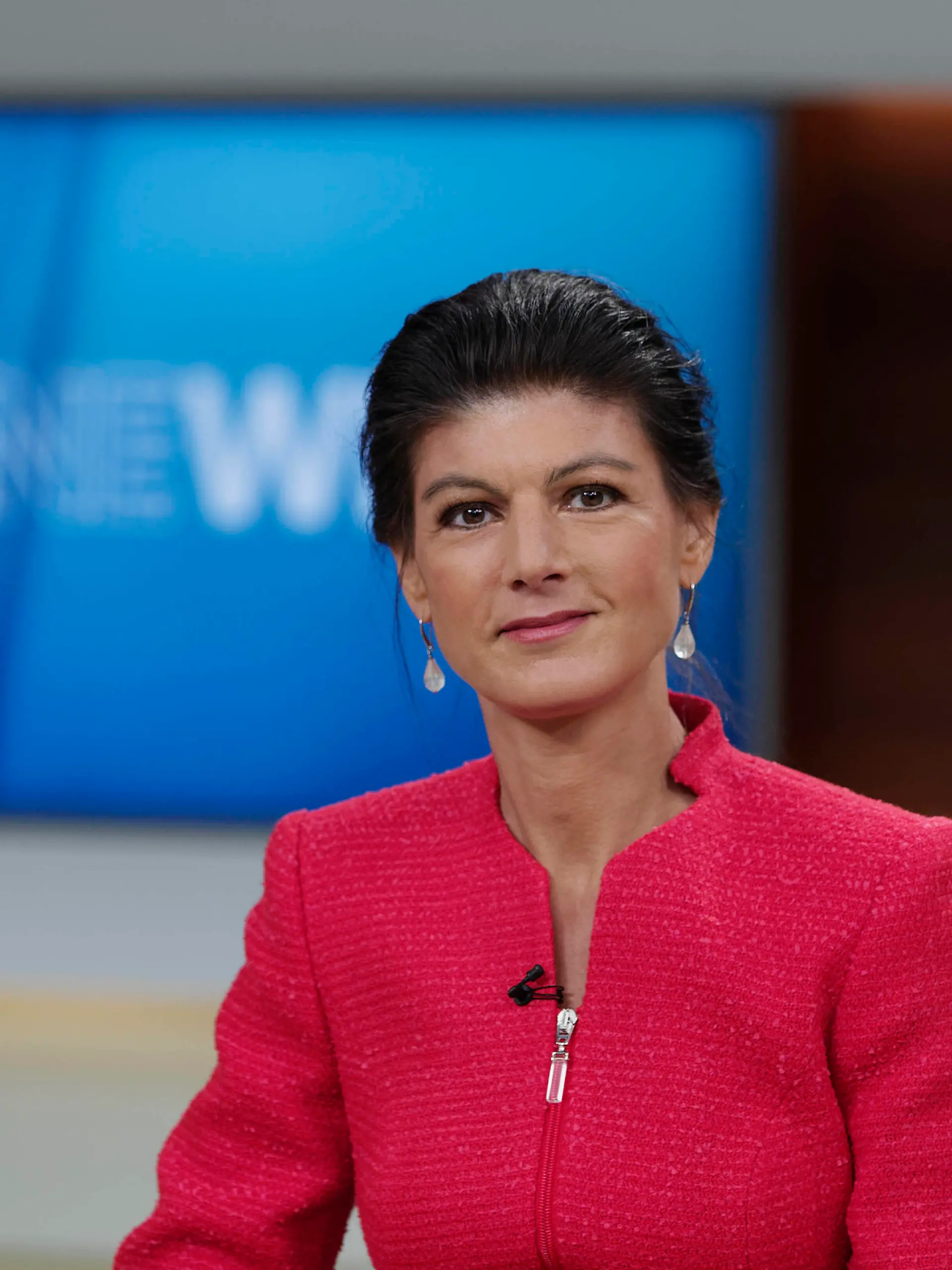  Sahra Wagenknecht bei Anne Will 2021-10-31, Deutschland, Berlin - Sahra Wagenknecht Die Linke, Bundestagsabgeordnete, zur Gast bei Anne Will im Ersten. Thema der ARD-Politiktalkrunde: Steigende Neuinfektionen, Sorge wegen Impfskepsis - Hilft oder schadet mehr Druck auf Ungeimpfte *** Sahra Wagenknecht at Anne Will 2021 10 31, Germany, Berlin Sahra Wagenknecht Die Linke , Member of the Bundestag, guest at Anne Will in the Ersten Topic of the ARD Politiktalkrunde Rising new infections, concern about vaccination skepticism Does more pressure on unvaccinated help or hurt