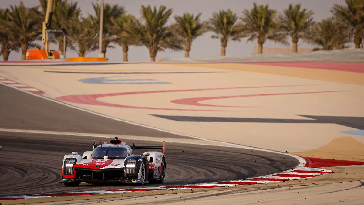 08 Buemi Sebastien (swi), Nakajima Kazuki (jpn), Hartley Brendon (nzl), Toyota Gazoo Racing, Toyota GR010 - Hybrid, action during the 6 Hours of Bahrain, 5th round of the 2021 FIA World Endurance Championship, FIA WEC, on the Bahrain International Circuit, from October 28 to 30, 2021 in Sakhir, Bahrain - Photo Fran?ois Flamand / DPPI