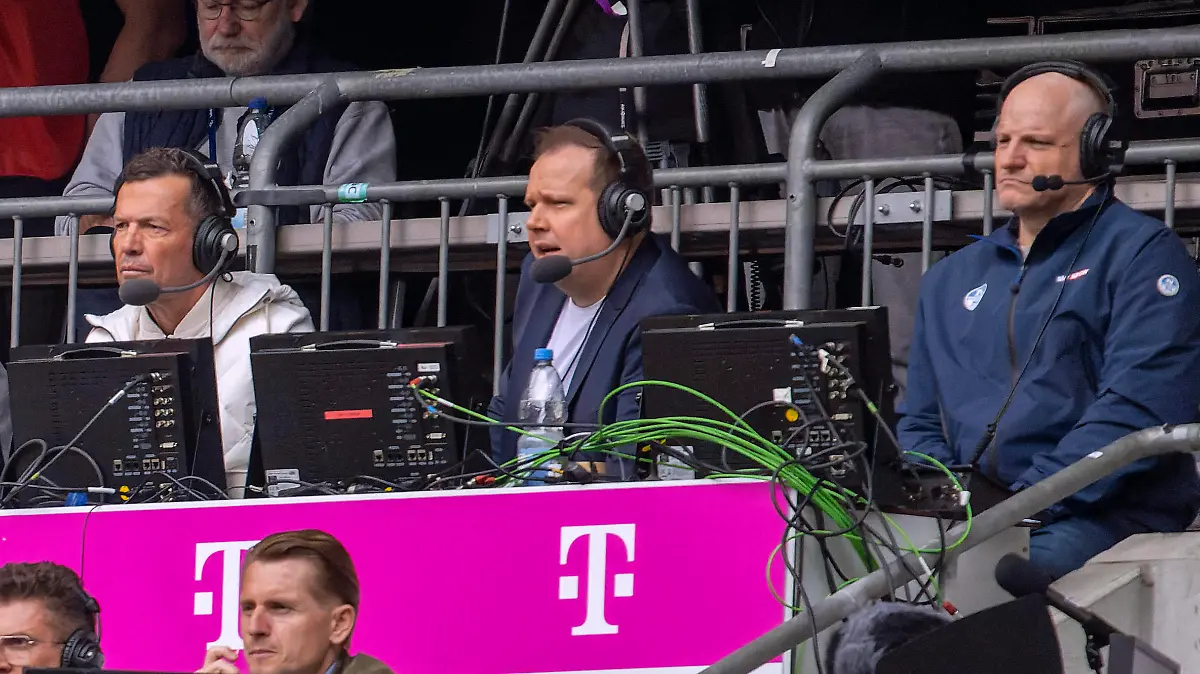 20.05.2023, Fussball 1. Bundesliga 2022/2023, 33.Spieltag, FC Bayern München - RB Leipzig, in der Allianz-Arena München. Pressetribüne, mit den Journalisten und Experten Lothar Matthäus 3.v.re und Wolff-Christoph Fuss 2.v.re, SKY, re: Michael Morhardt SKY-Assistent. ***DFL and DFB regulations prohibit any use of photographs as image sequences and/or quasi-video.*** *** 20 05 2023, Football 1 Bundesliga 2022 2023, 33 Matchday, FC Bayern Munich RB Leipzig, at Allianz Arena Munich Press Tribune, with journalists and experts Lothar Matthäus 3 v re and Wolff Christoph Fuss 2 v re, SKY , re Michael Morhardt SKY Assistant DFL and DFB regulations prohibit any use of photographs as image sequences and or quasi video