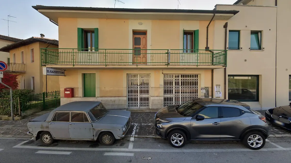Auto wird zum Denkmal der Gemeinde Conegliano, Provinz Treviso (Italien)