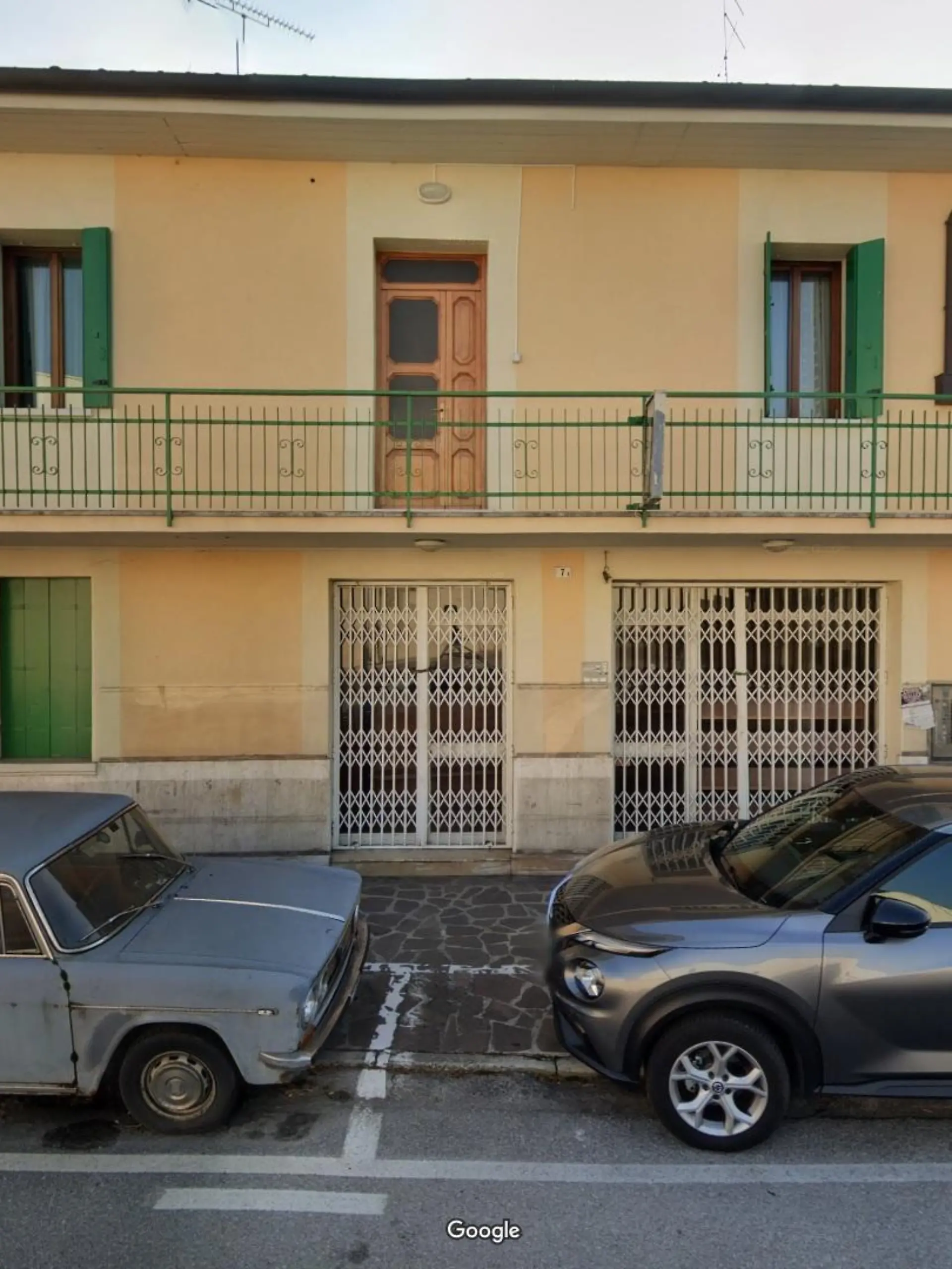 Auto wird zum Denkmal der Gemeinde Conegliano, Provinz Treviso (Italien)
