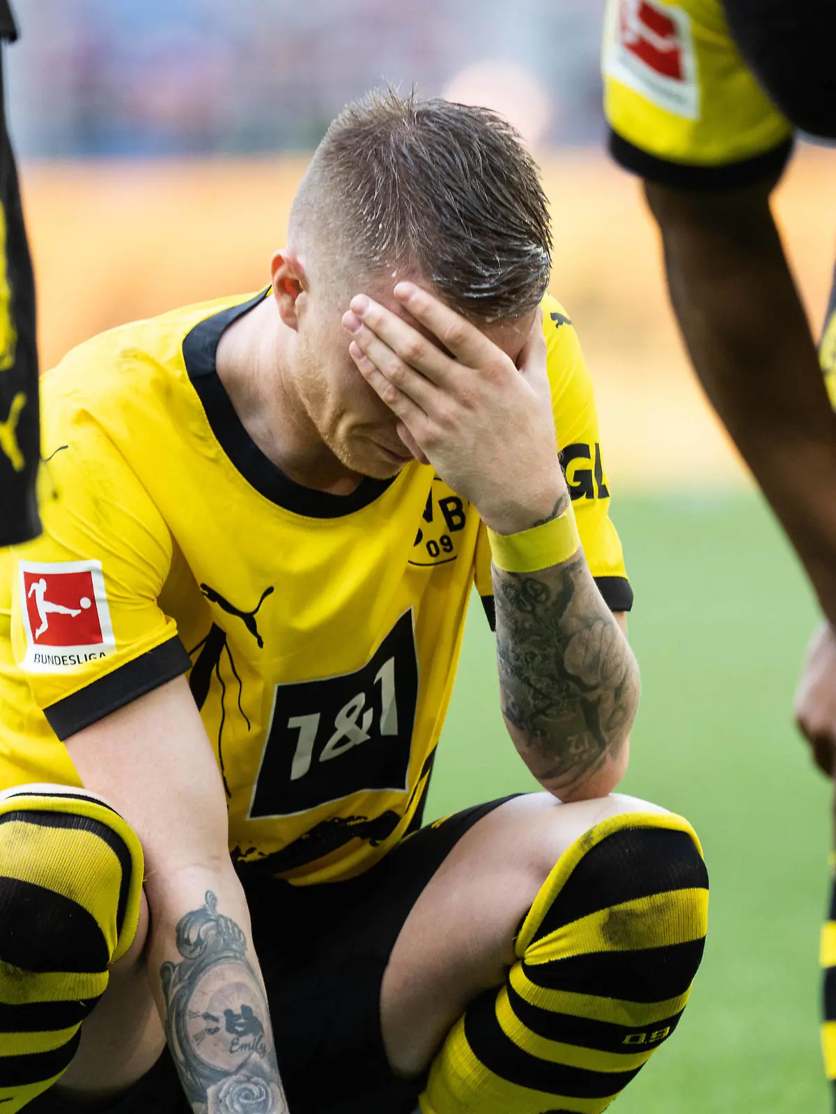 GER, 1.FBL BV Borussia Dortmund vs 1. FSV Mainz 05 / 27.05.2023, Signal Iduna Park, Dortmund, GER, 1.FBL BV Borussia Dortmund vs 1. FSV Mainz 05 im Bild / picture shows Marco Reus BV Borussia Dortmund, 11 Traurig, weint, ist enttäuscht, Gestik, Mimik, Emotionen, am Boden *** GER, 1 FBL BV Borussia Dortmund vs 1 FSV Mainz 05 27 05 2023, Signal Iduna Park, Dortmund, GER, 1 FBL BV Borussia Dortmund vs 1 FSV Mainz 05 in picture picture shows Marco Reus BV Borussia Dortmund, 11 Sad, crying, is disappointed, gestures, facial expressions, emotions, on the ground nordphotoxGmbHx/xChristianxSchulze nph000300