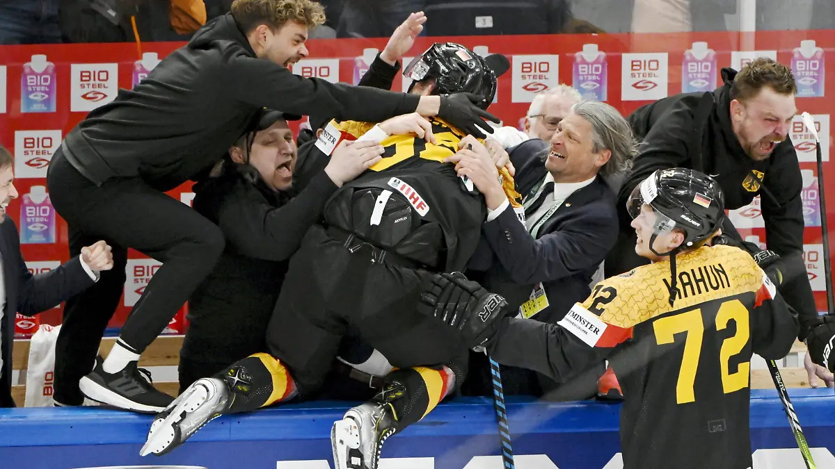 Team of Germany celebrates after winning the 2023 IIHF Ice hockey, Eishockey World Championships semifinal match between USA and Germany in Tampere on May 27, 2023. Tampere Finland LKFTJK20230527204951UFNV PUBLICATIONxNOTxINxSUIxAUTxFRAxKORxJPNxSWExNORxFINxDENxNED Copyright: xJussixNukarix LKFTJK20230527204951UFNV
