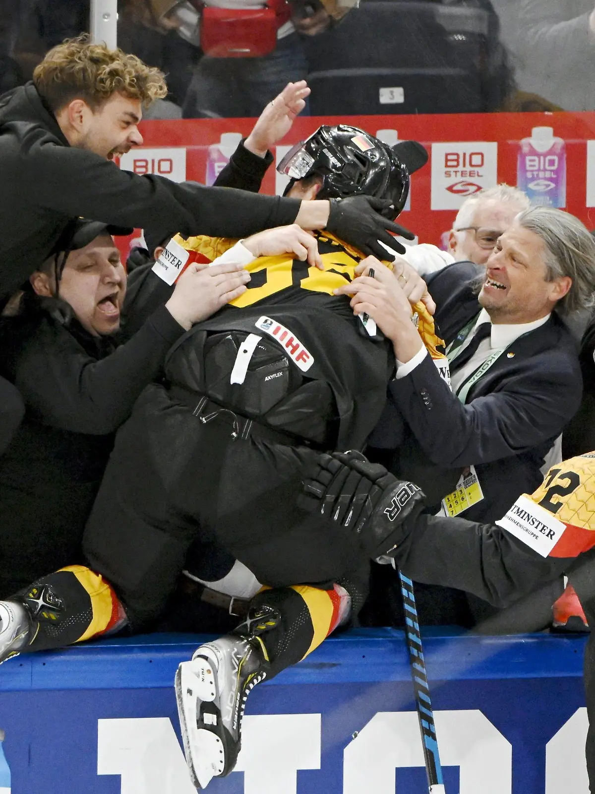 Team of Germany celebrates after winning the 2023 IIHF Ice hockey, Eishockey World Championships semifinal match between USA and Germany in Tampere on May 27, 2023. Tampere Finland LKFTJK20230527204951UFNV PUBLICATIONxNOTxINxSUIxAUTxFRAxKORxJPNxSWExNORxFINxDENxNED Copyright: xJussixNukarix LKFTJK20230527204951UFNV