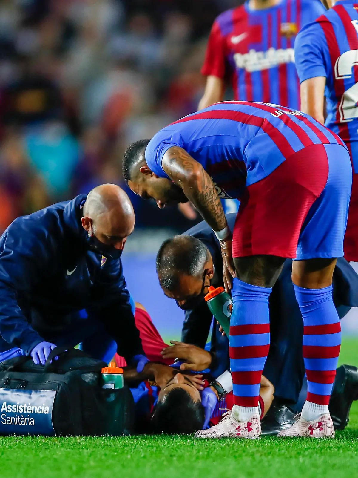  FC Barcelona, Barca V Deportivo Alaves - La Liga Santander 19 Sergio Aguero of FC Barcelona injured during the La Liga Santader match between FC Barcelona and Deportivo Alaves at Camp Nou Stadium on October 30, 2021 in Barcelona. Barcelona Barcelona Spain PUBLICATIONxNOTxINxFRA Copyright: xXavierxBonillax bonilla-fcbarcel211030_npBC9
