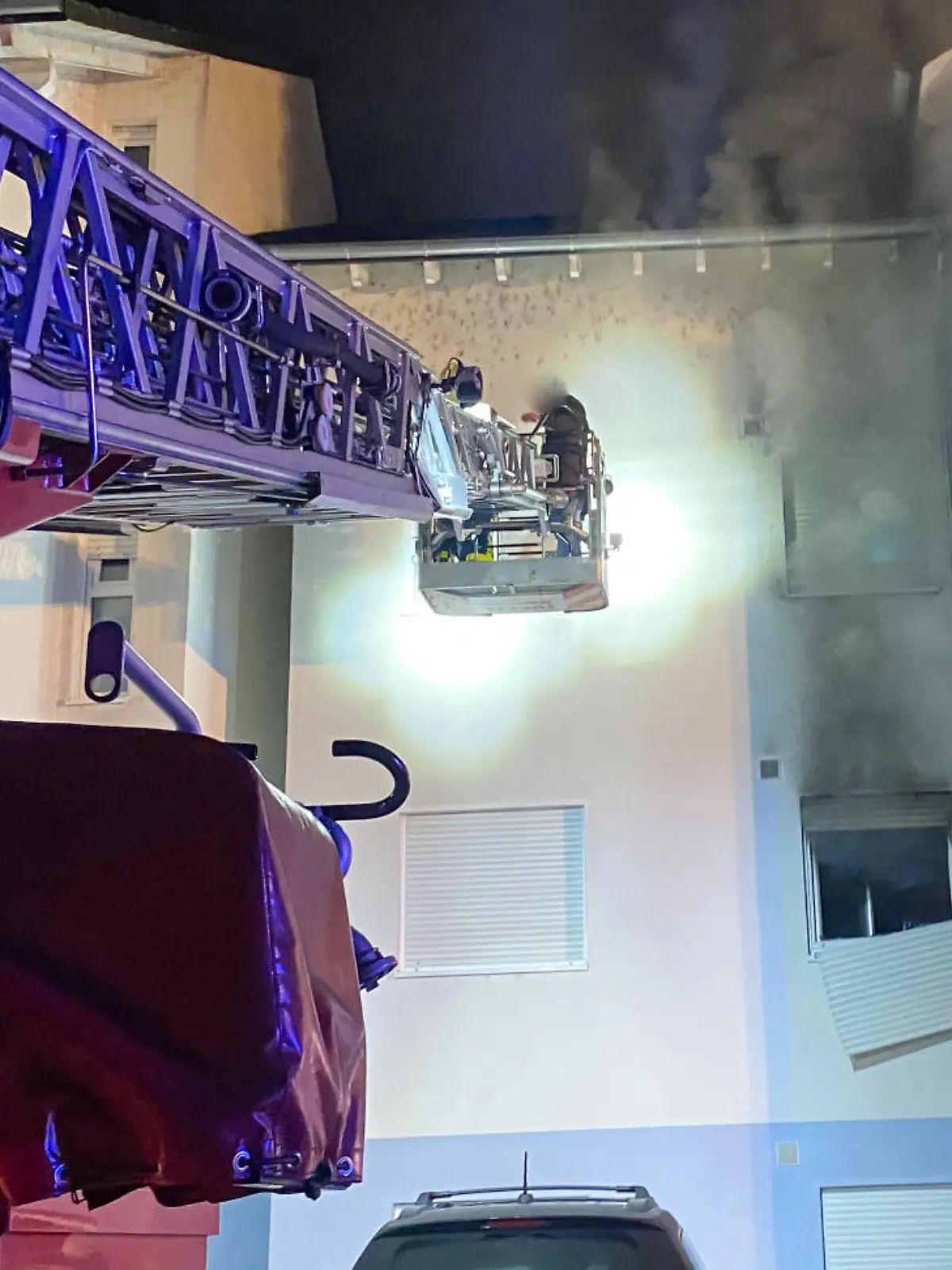 Hanau: Die Feuerwehr schätzte den Sachschaden auf einen mittleren fünfstelligen Betrag.